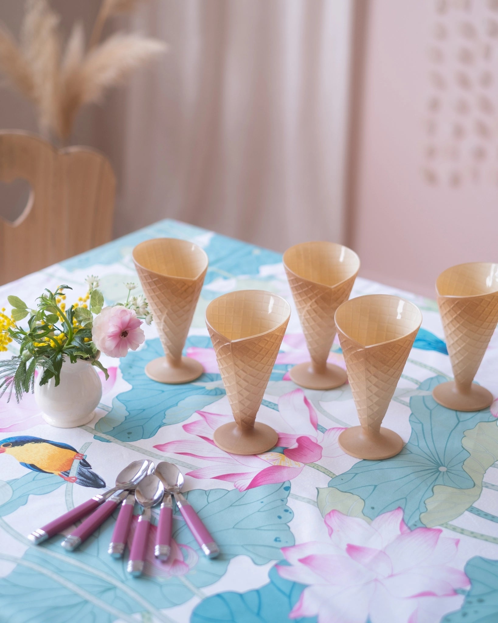 5 anciennes coupes à glace en opaline italienne - Silly & Billy
