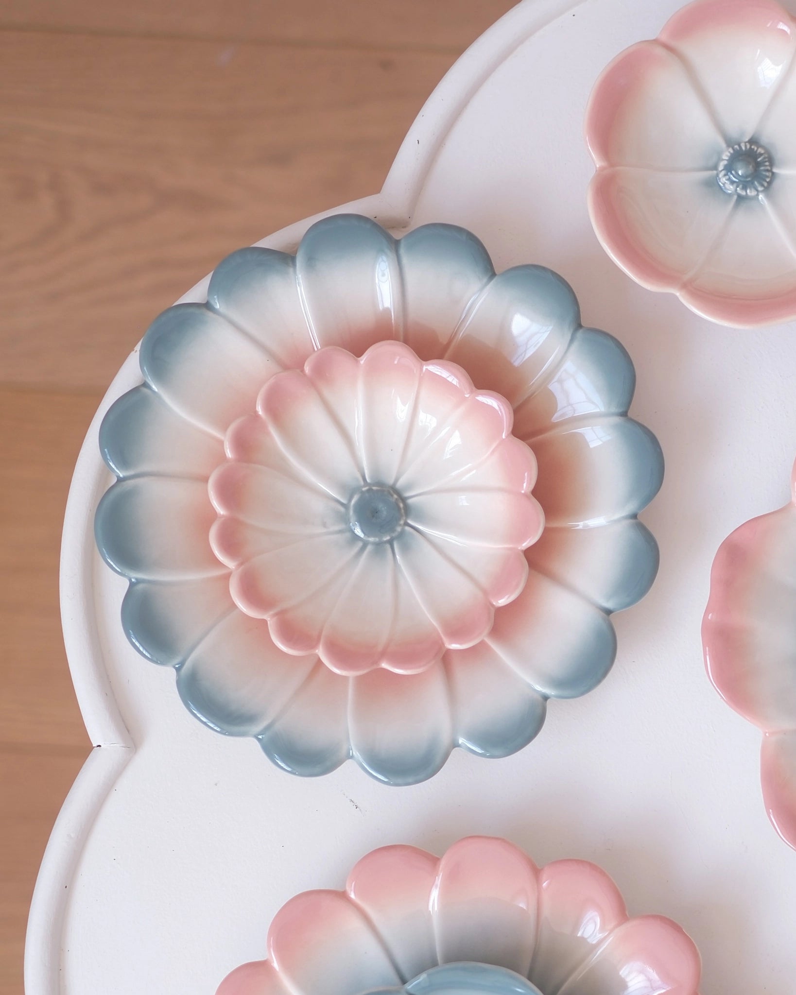 2 grandes assiettes Marigold - Sauge et Nude