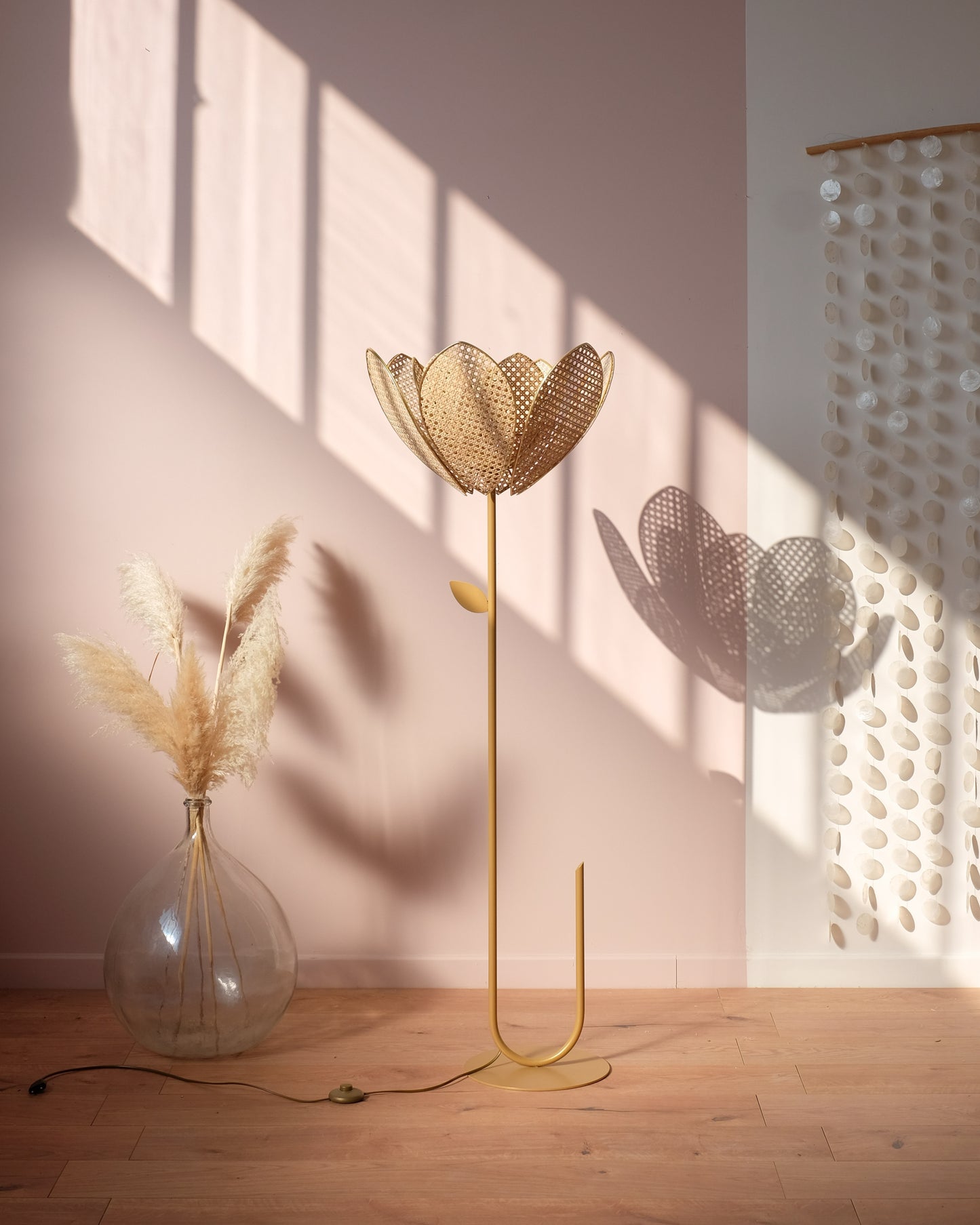 Pied de lampadaire et abat-jour fleur double