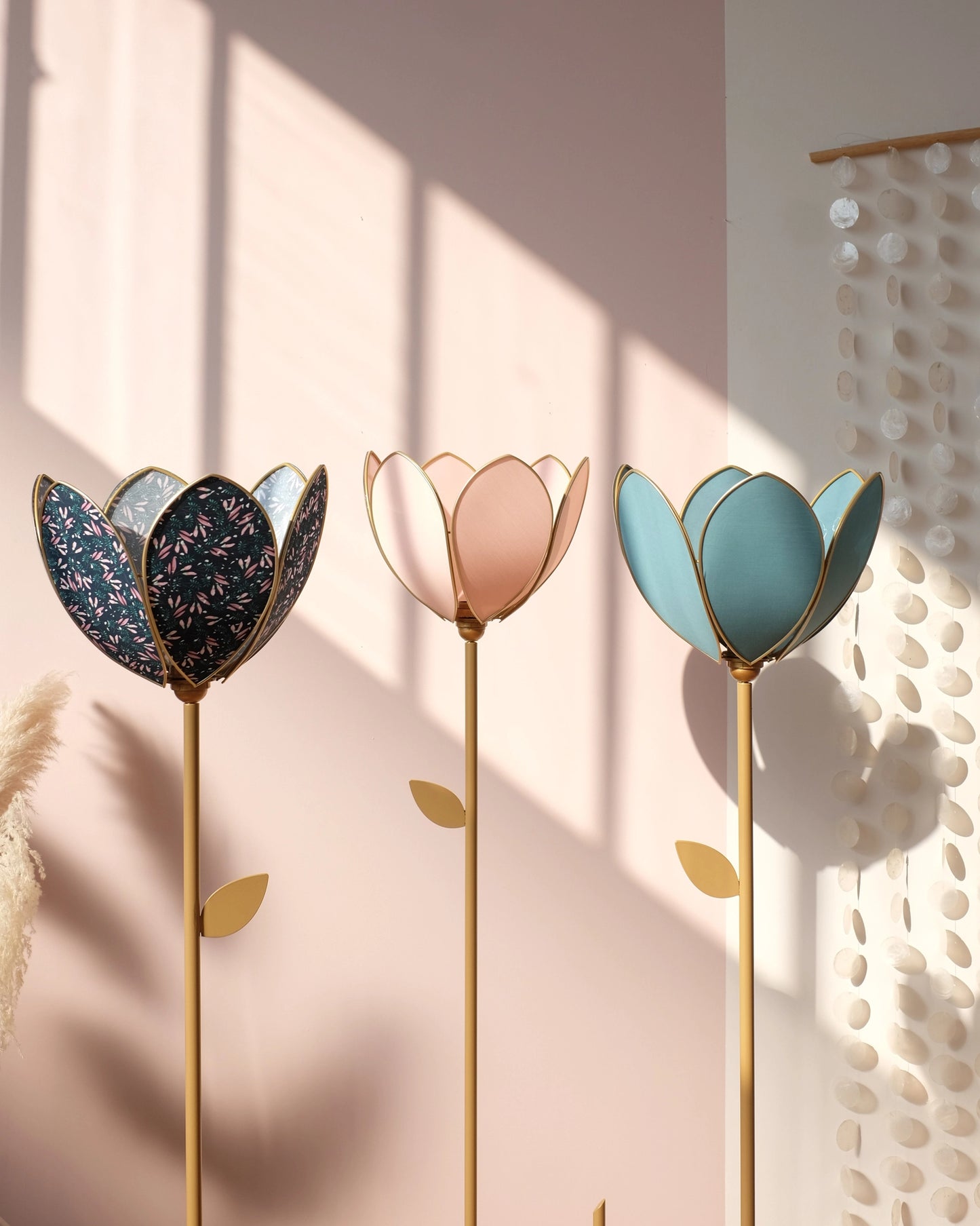 Pied de lampadaire et abat-jour fleur simple