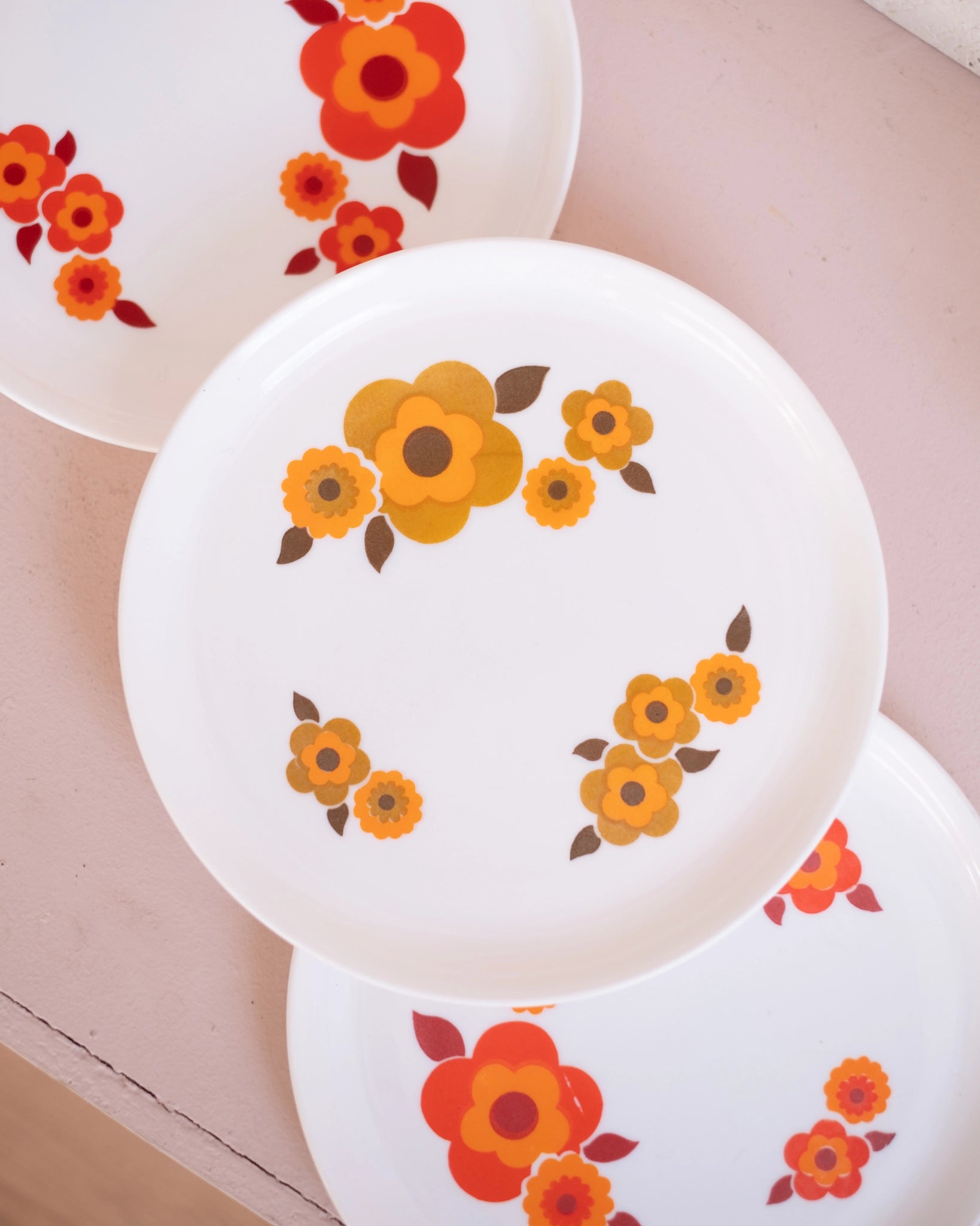 3 assiettes Arcopal vintage