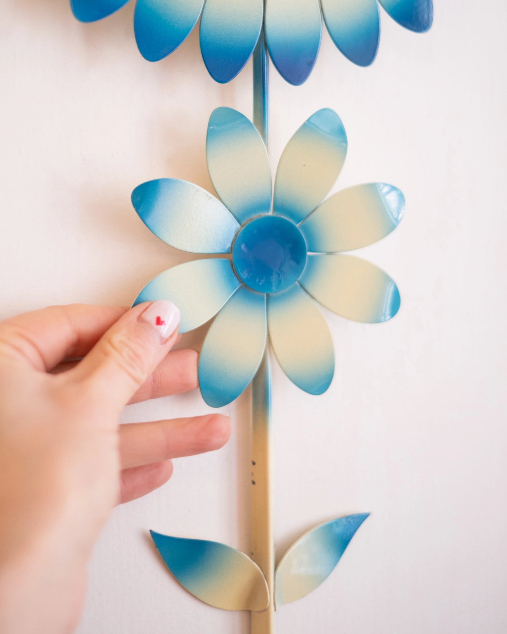 Ancien miroir Fleur en métal bleu