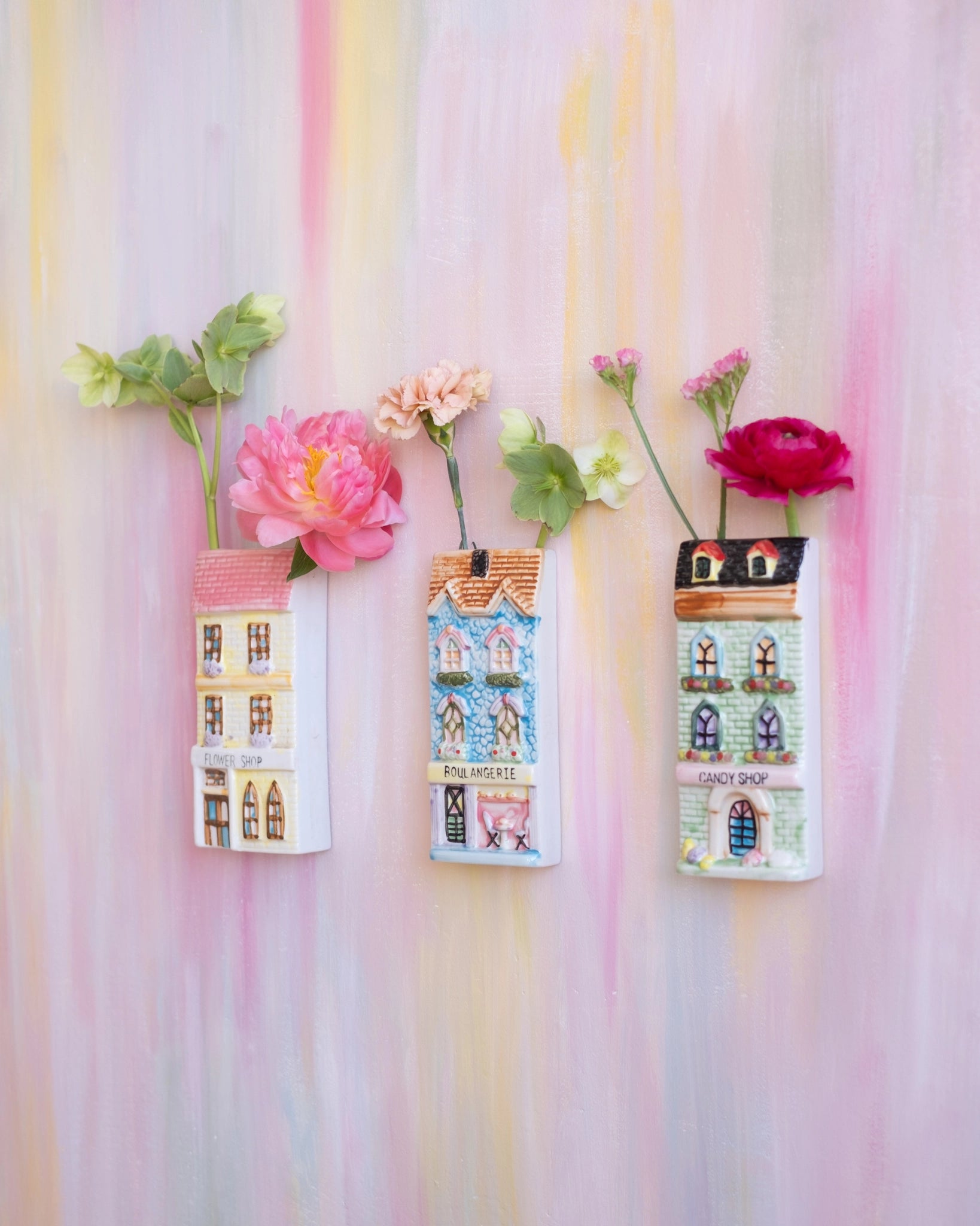 Ancien vase mural en barbotine - Candy shop