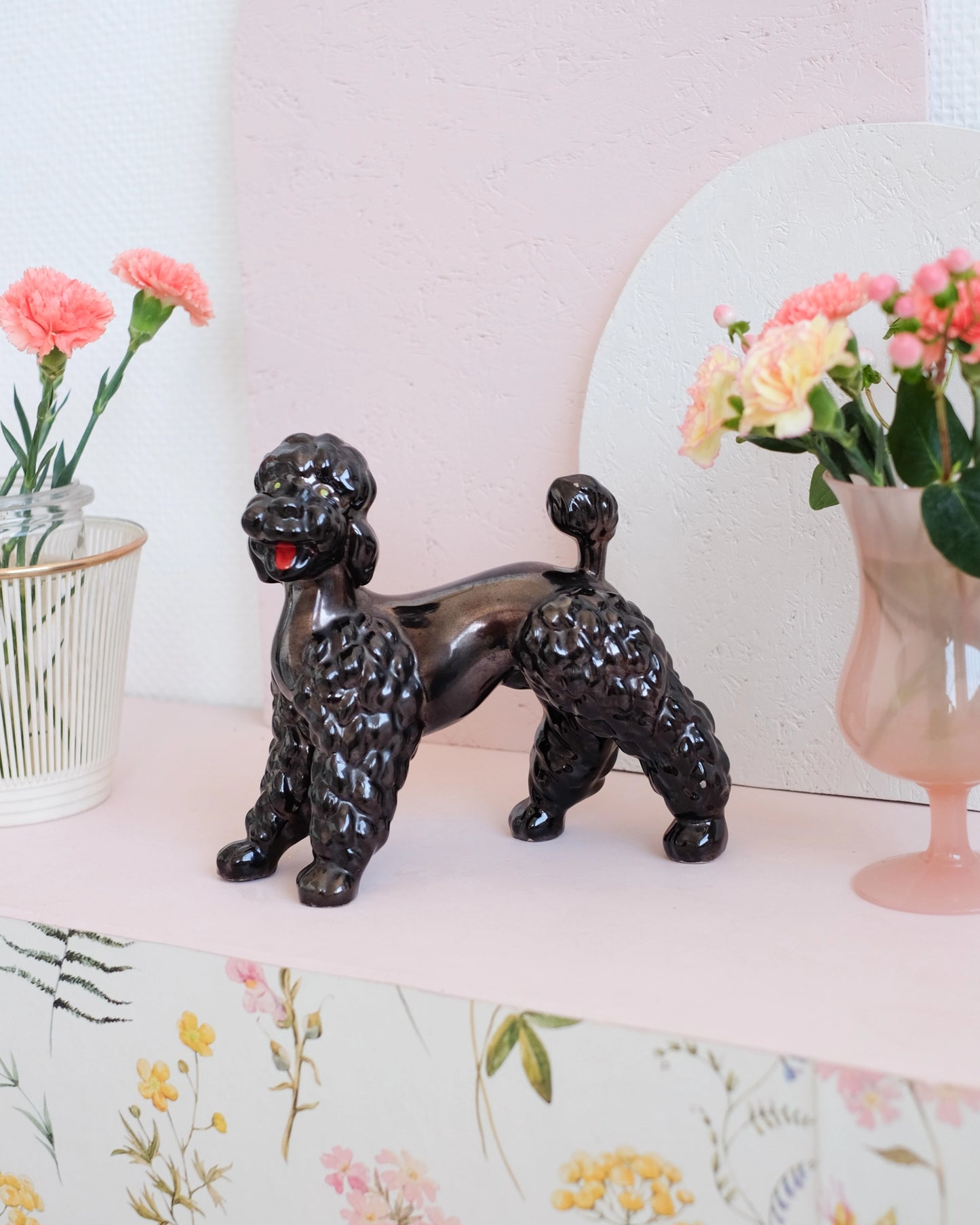 Ancienne sculpture de caniche en faïence noire