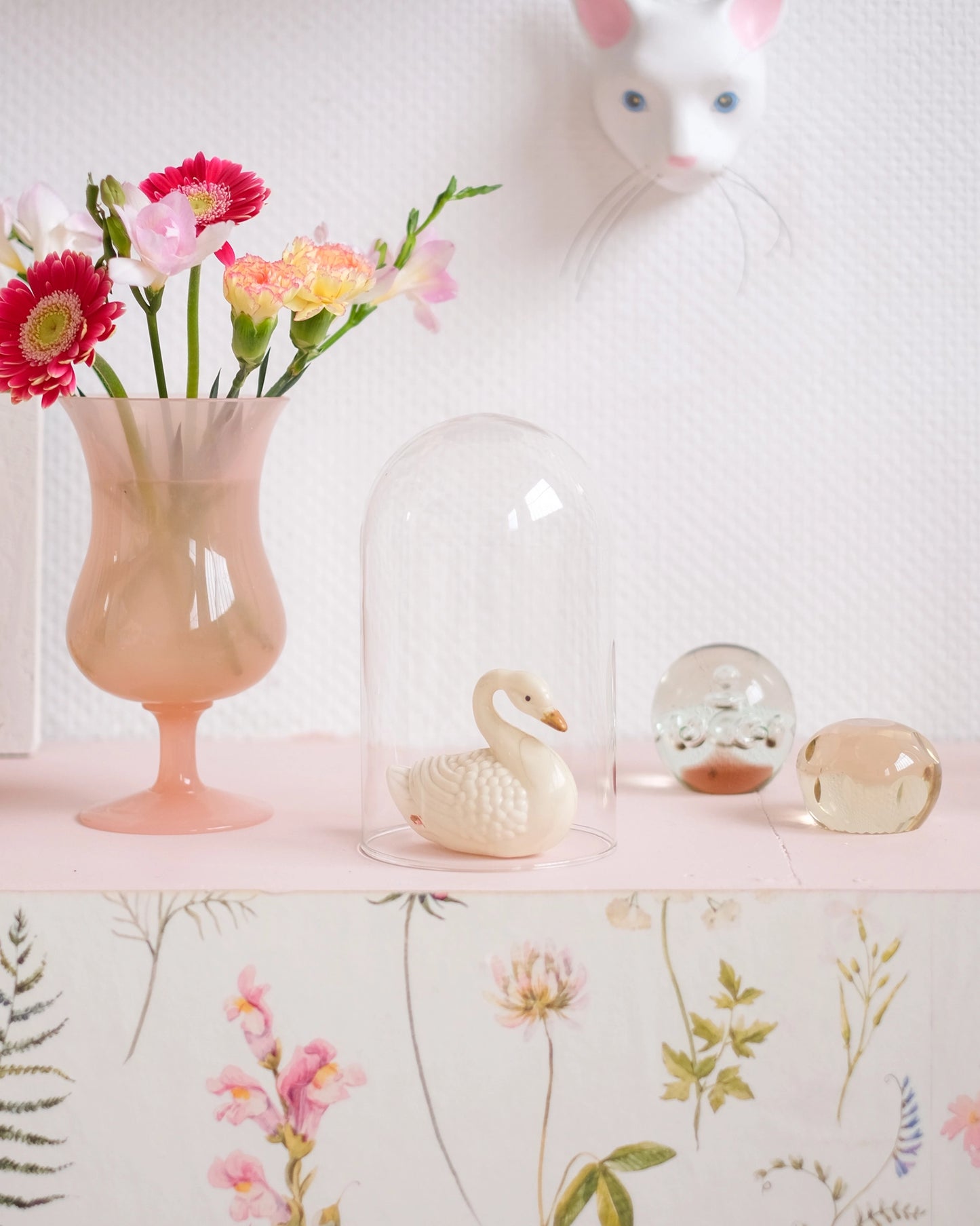 Ancienne cloche en verre transparent