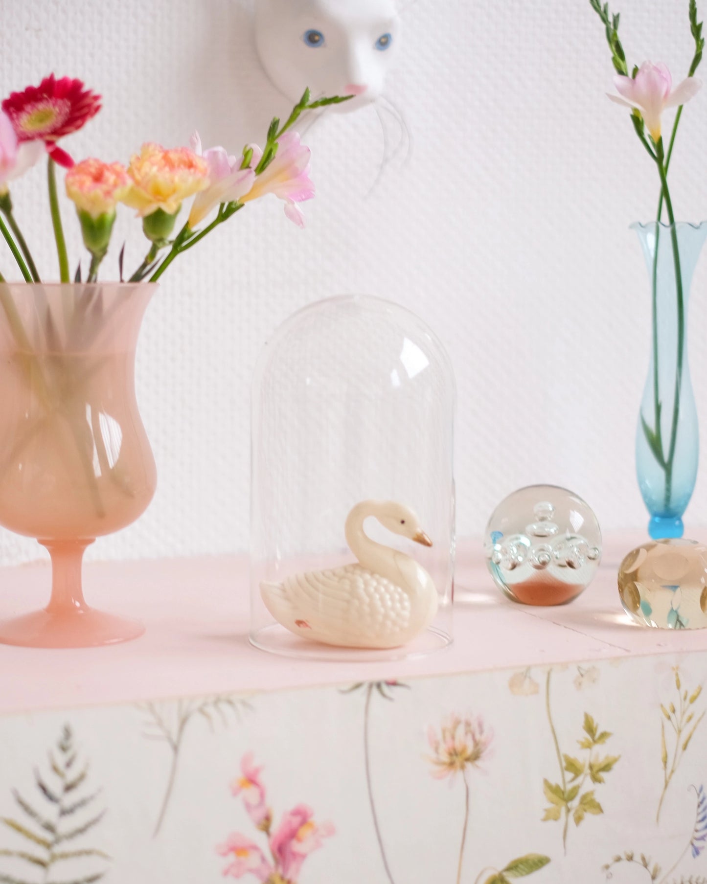 Ancienne cloche en verre transparent