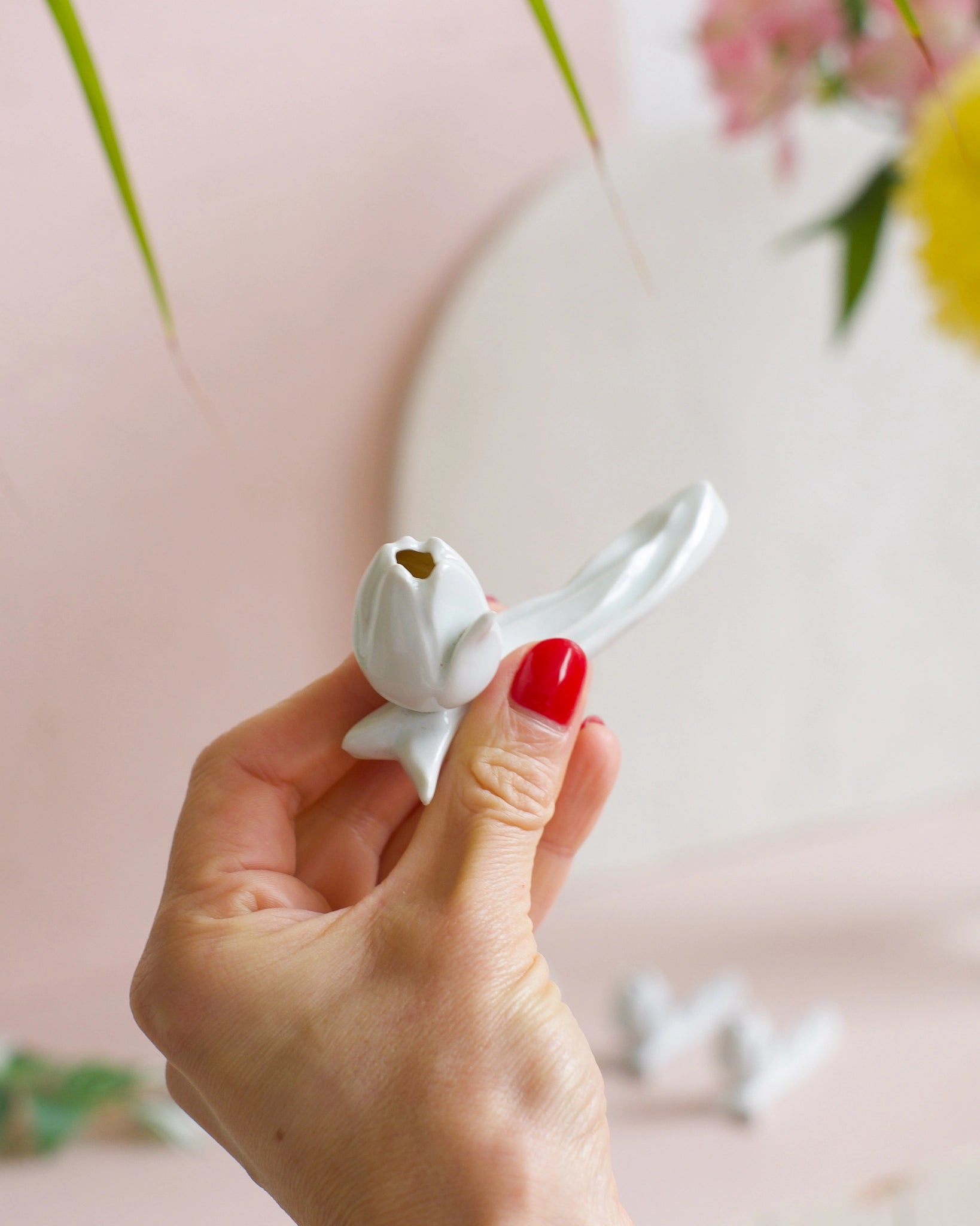 5 anciens porte-couteaux en porcelaine