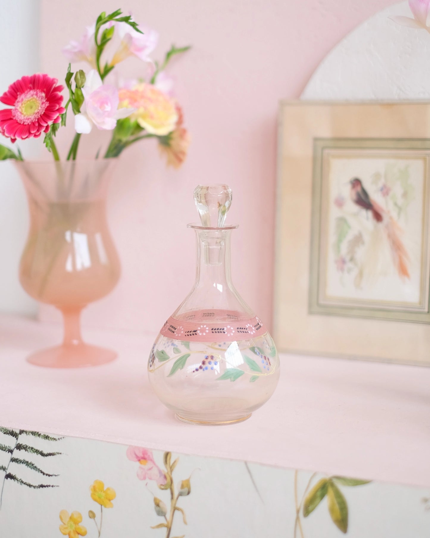 Ancienne carafe en verre et décor émaillé #3