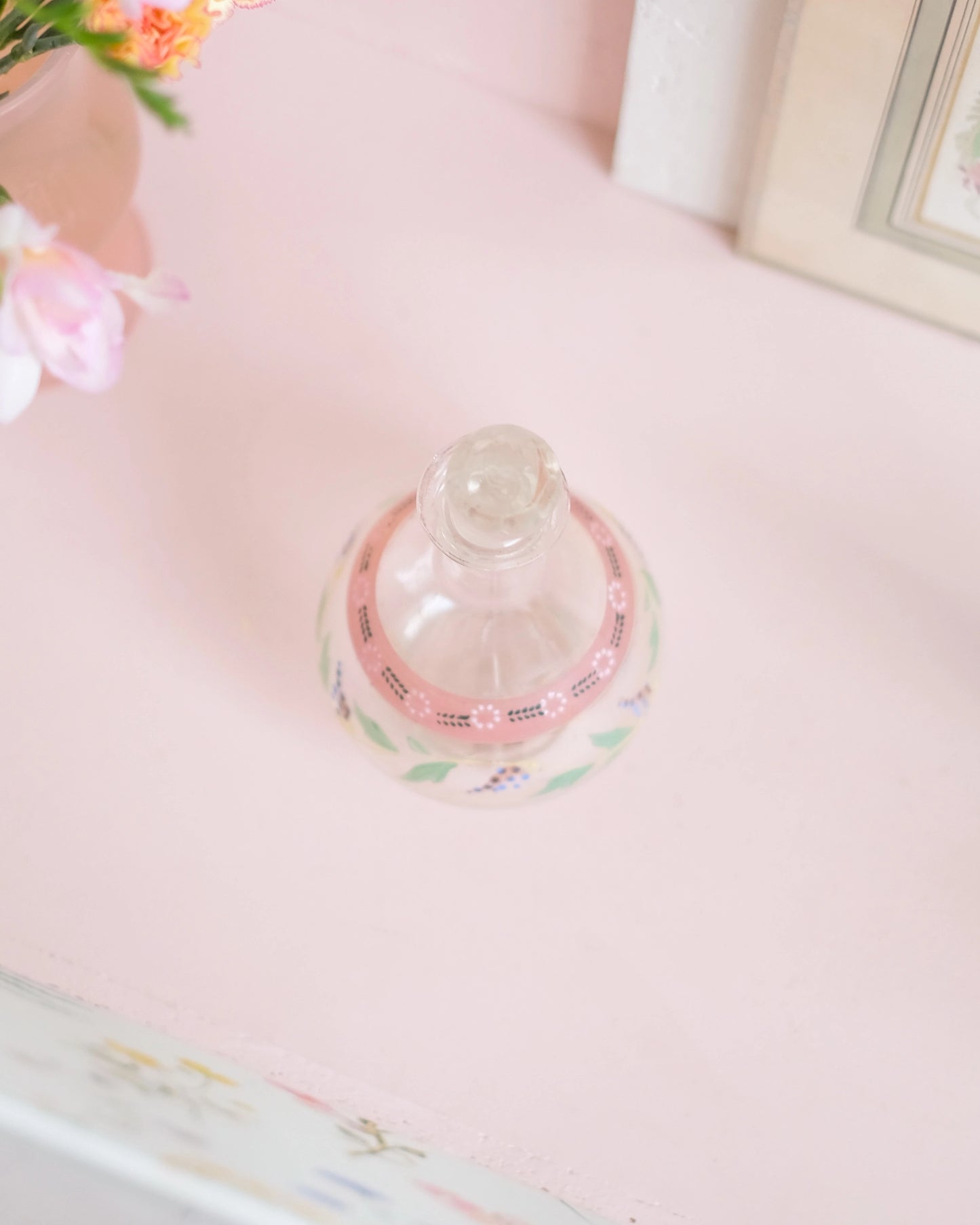 Ancienne carafe en verre et décor émaillé #3