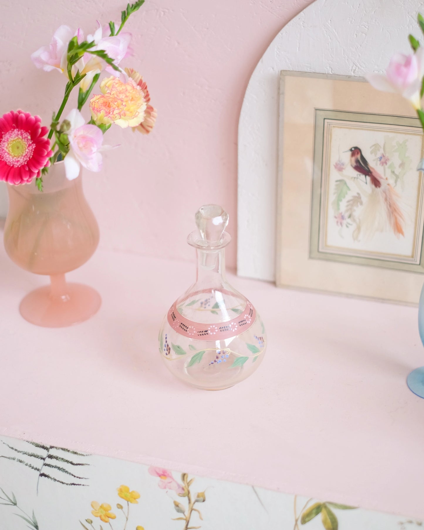 Ancienne carafe en verre et décor émaillé #3
