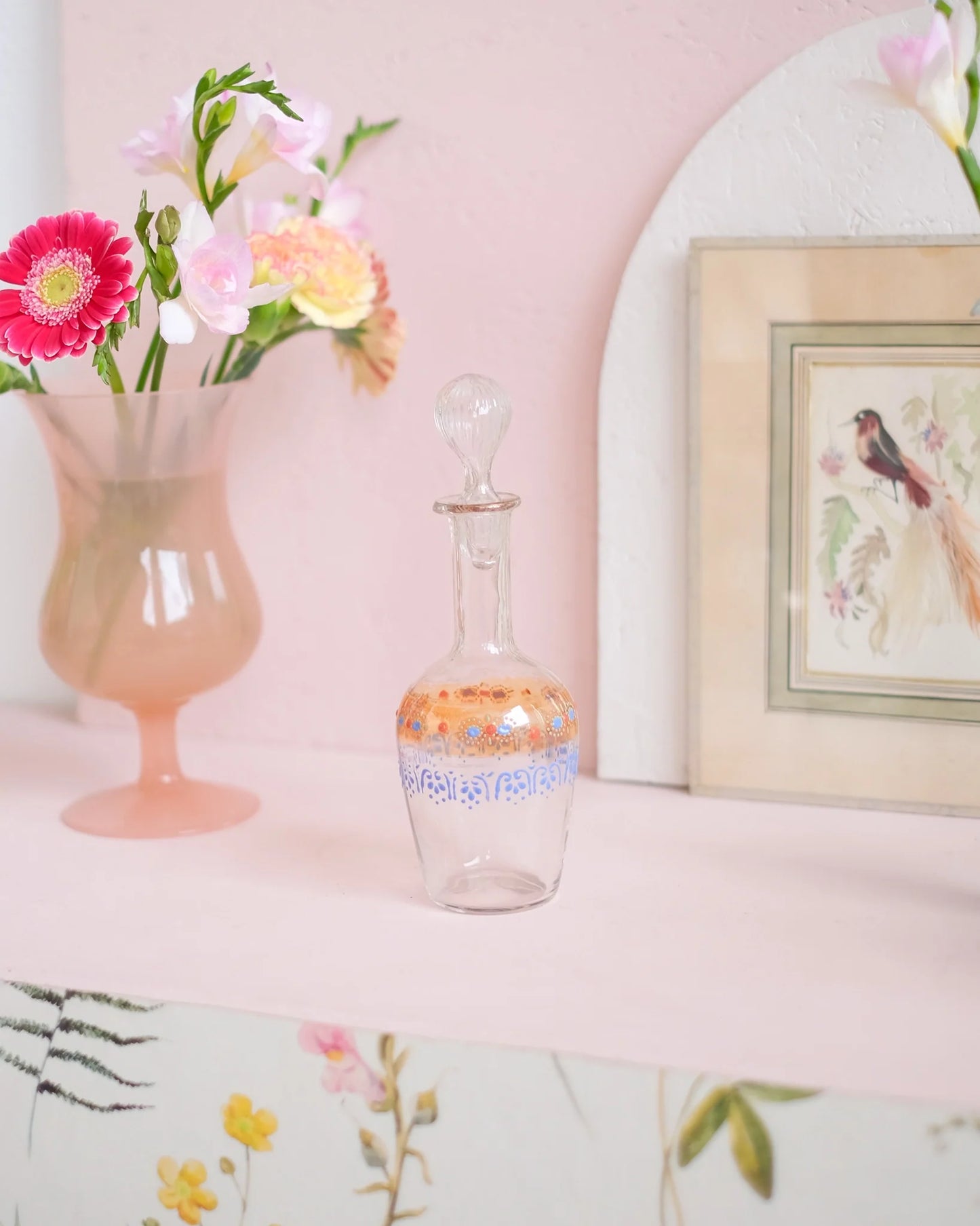 Ancienne carafe en verre et décor émaillé #3