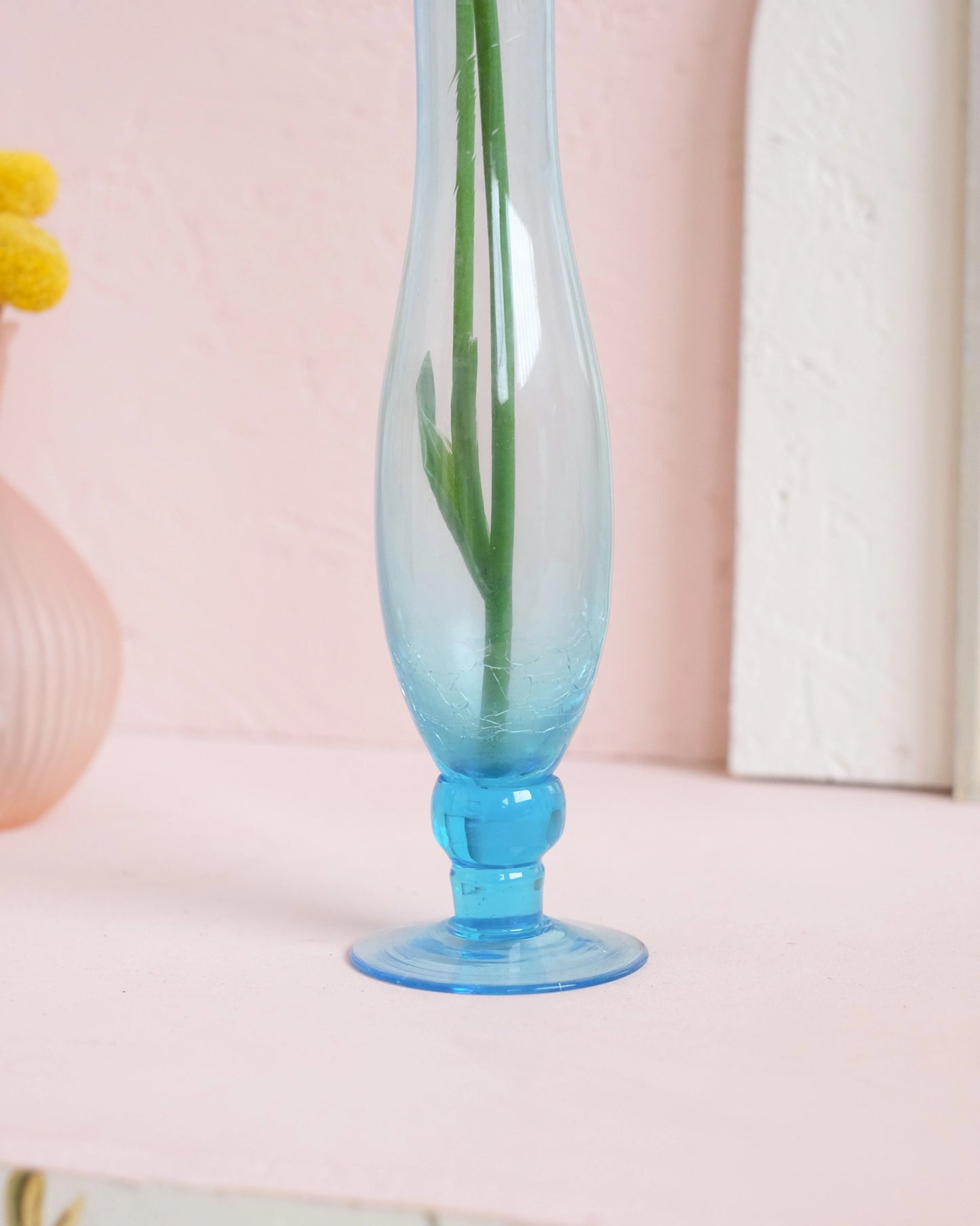 Ancien soliflore en verre bleu