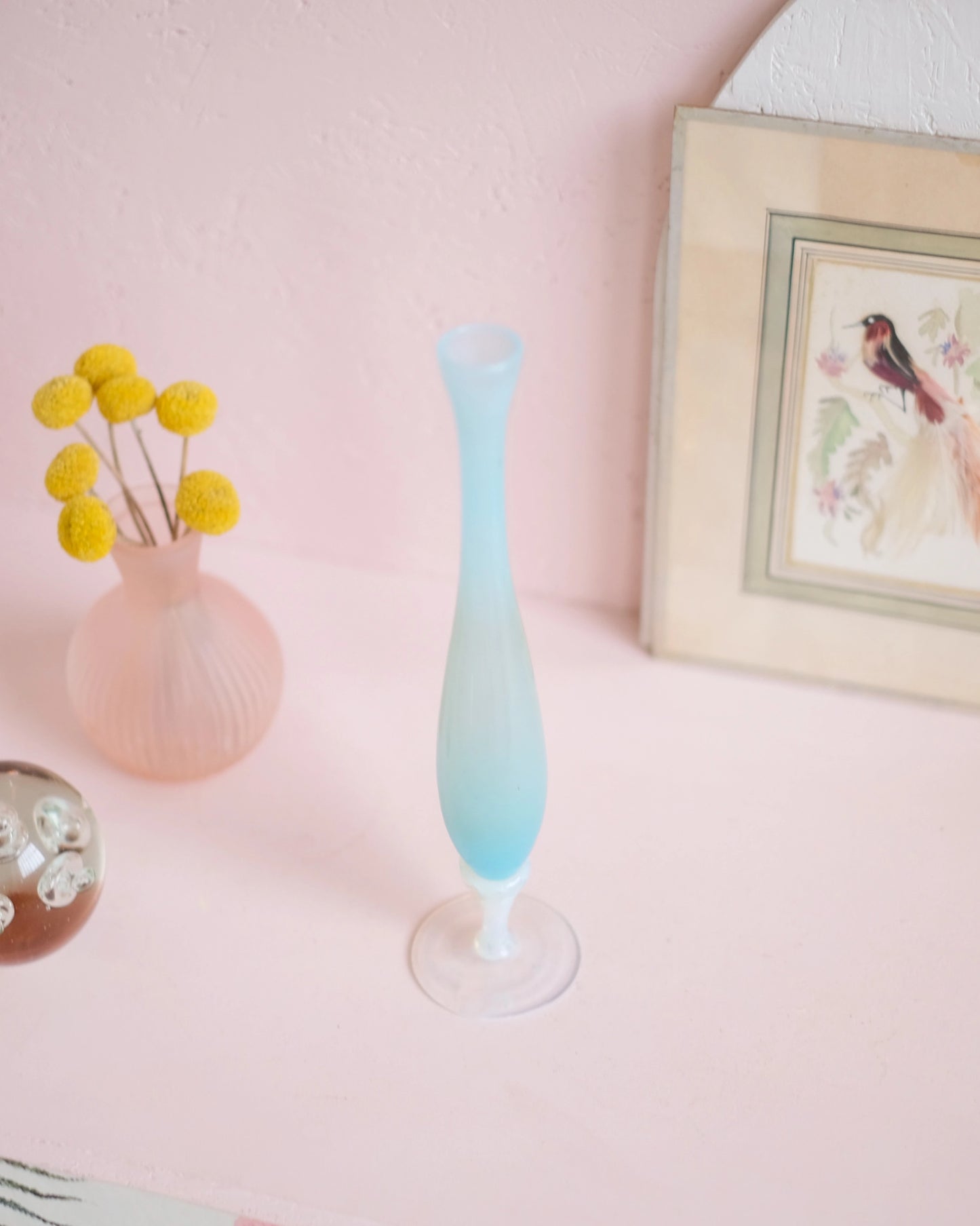 Ancien soliflore en opaline bleu