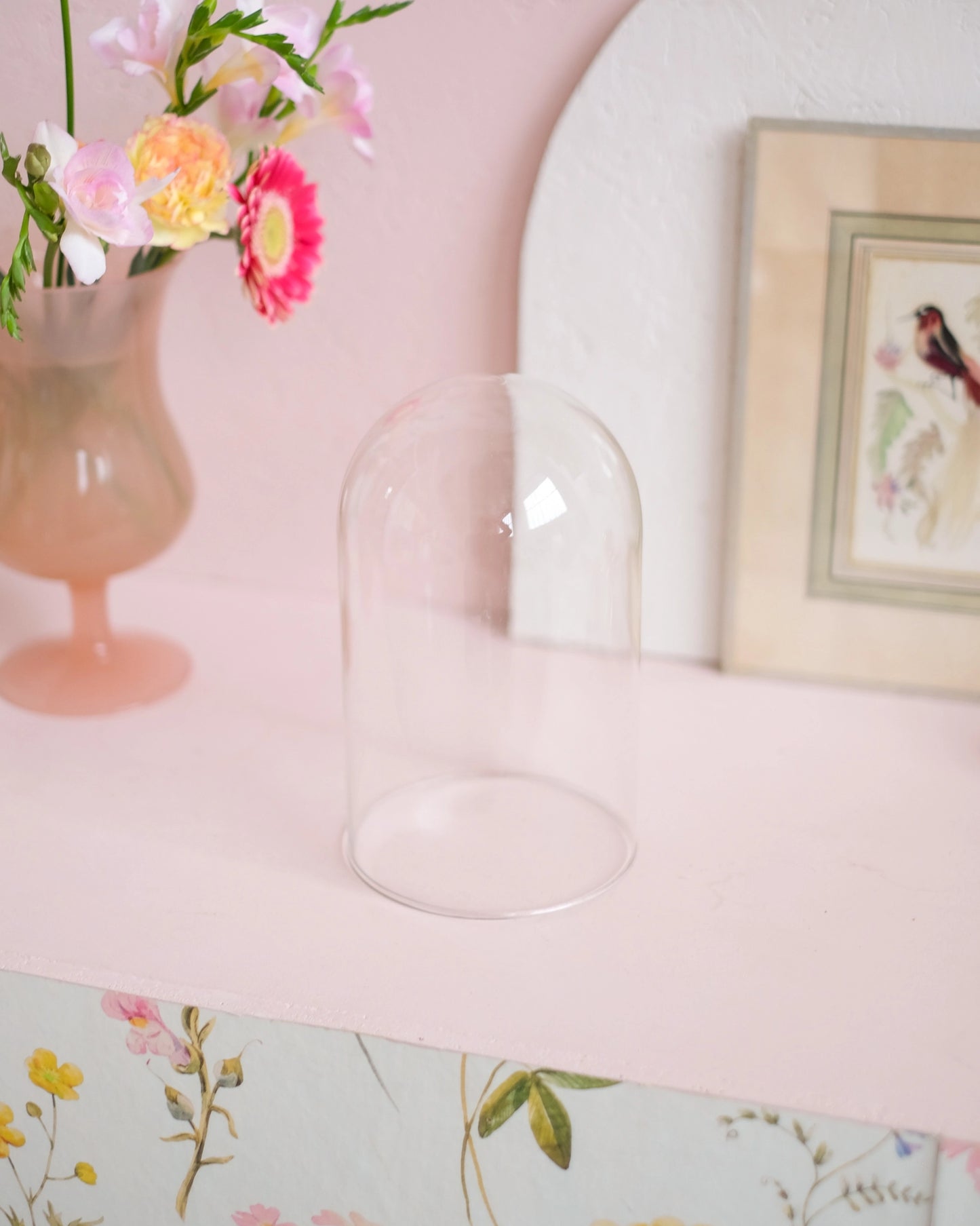 Ancienne cloche en verre transparent