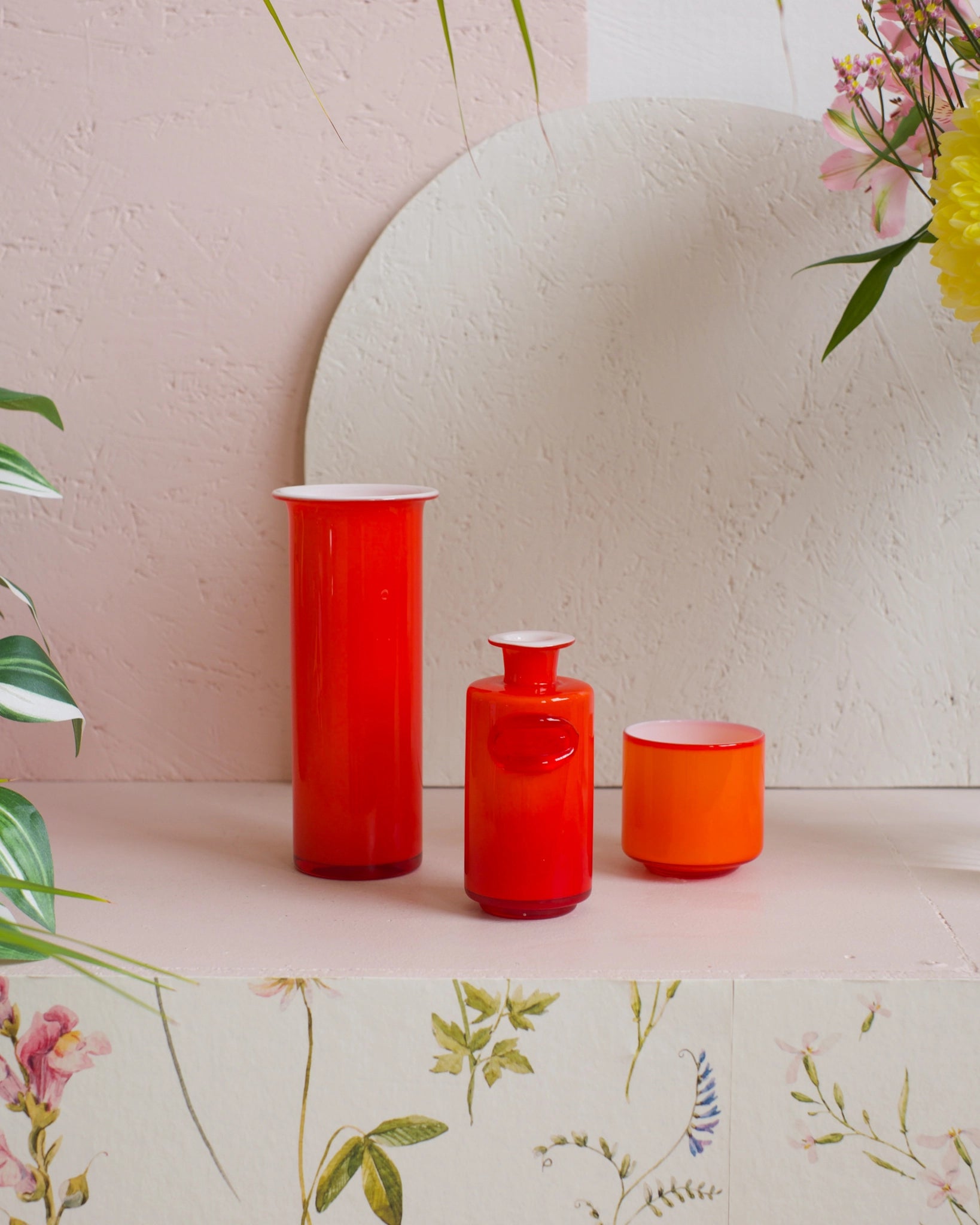 Ensemble de vases en opaline vintage