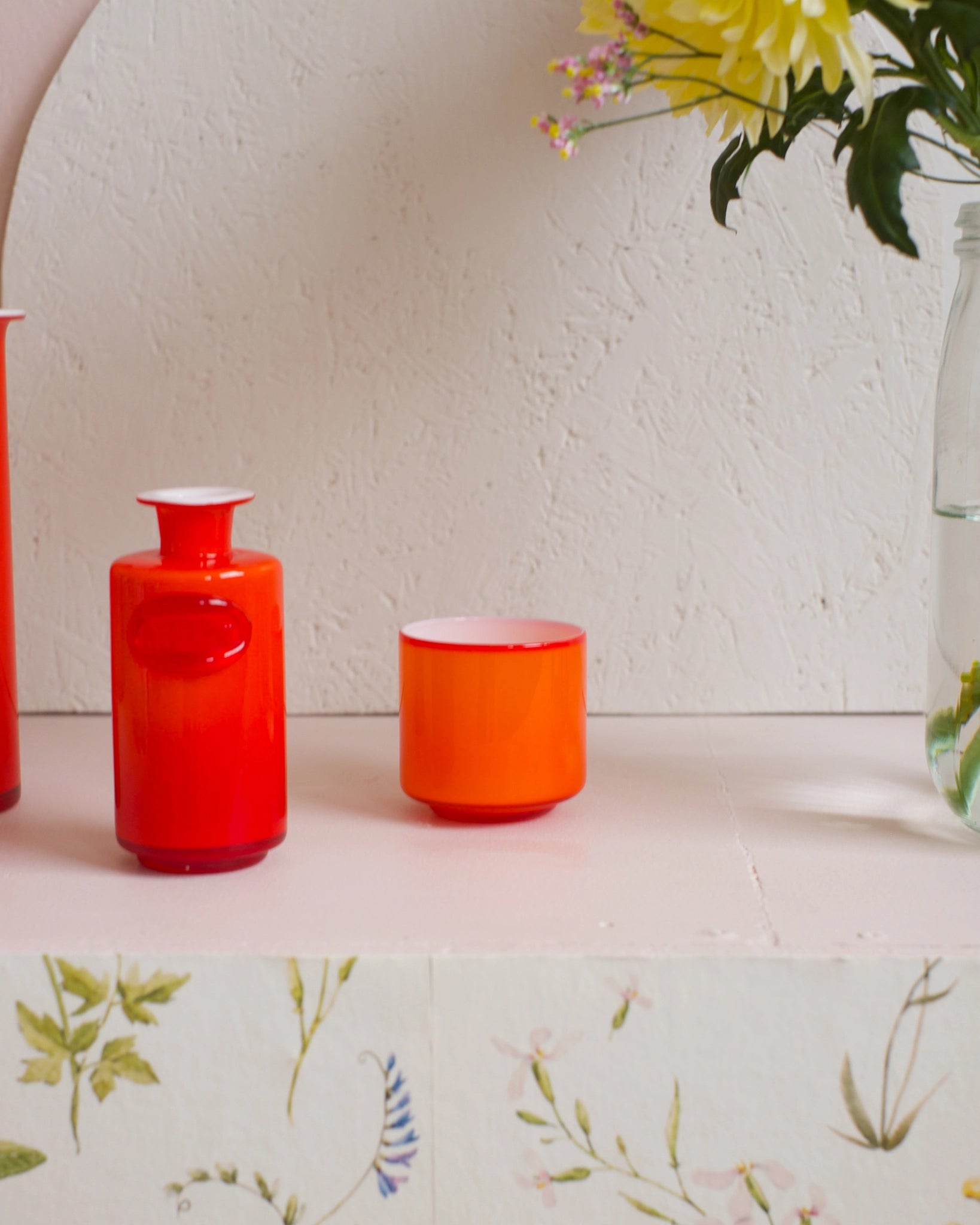 Ensemble de vases en opaline vintage