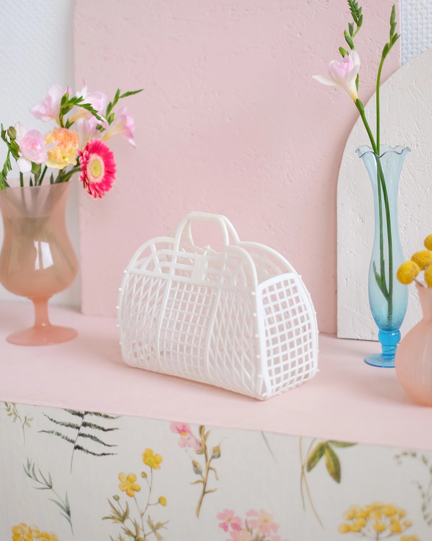 Petit panier en plastique blanc vintage