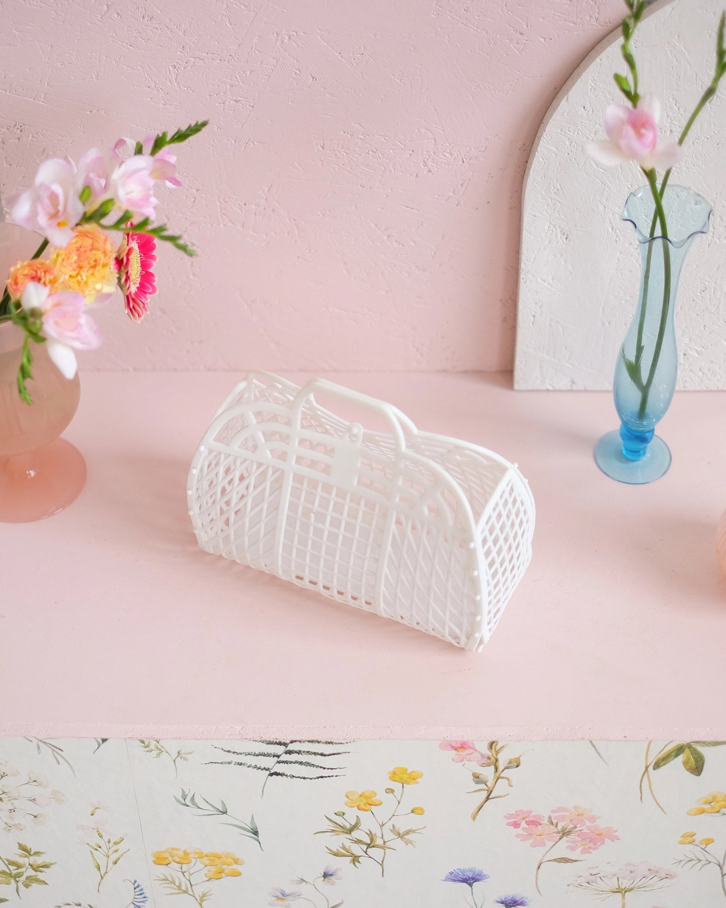 Petit panier en plastique blanc vintage