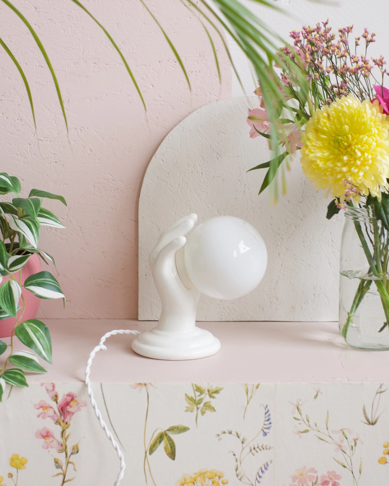 Ancienne lampe Main en céramique et opaline