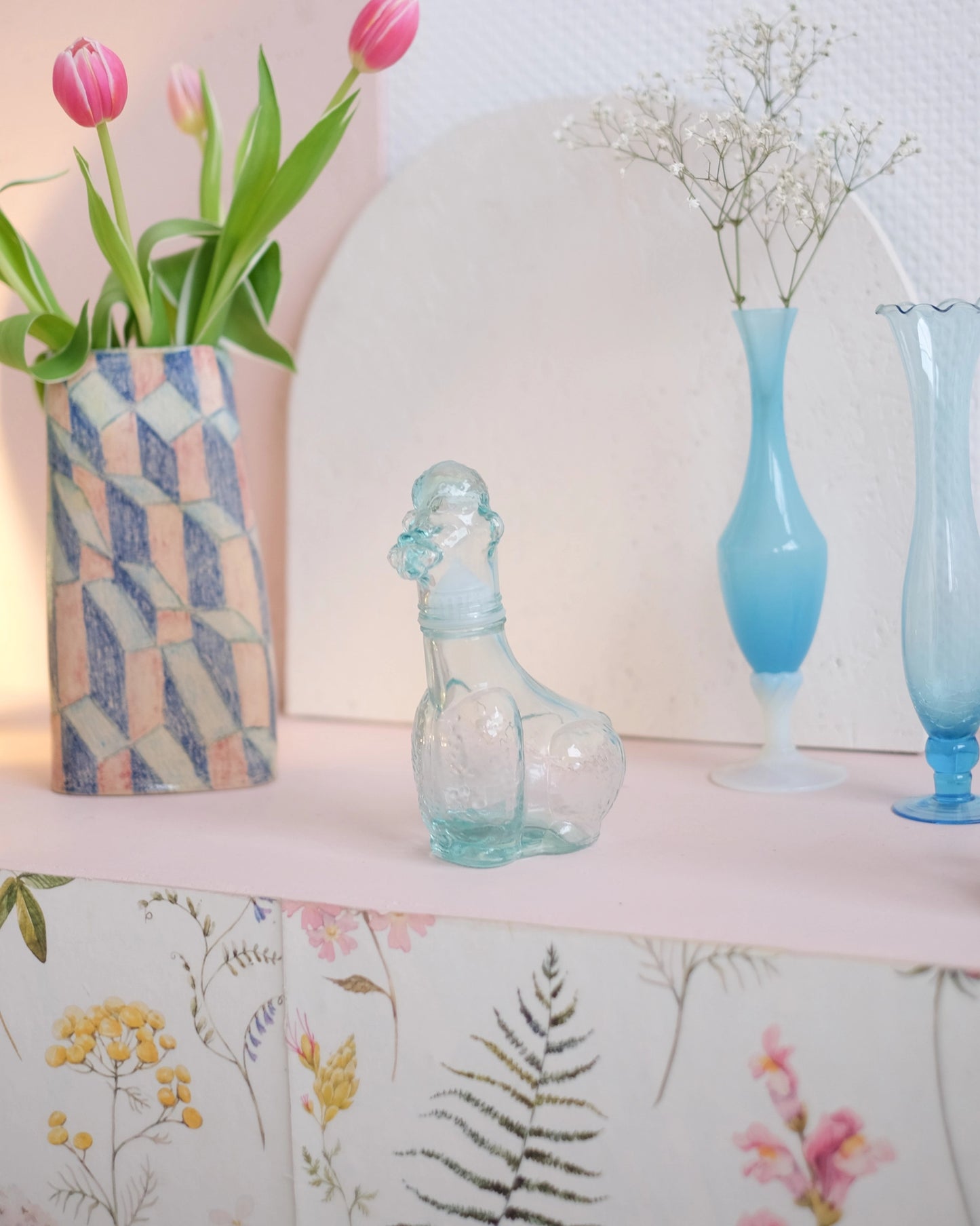 Ancienne bouteille à sirop Caniche en verre bleu