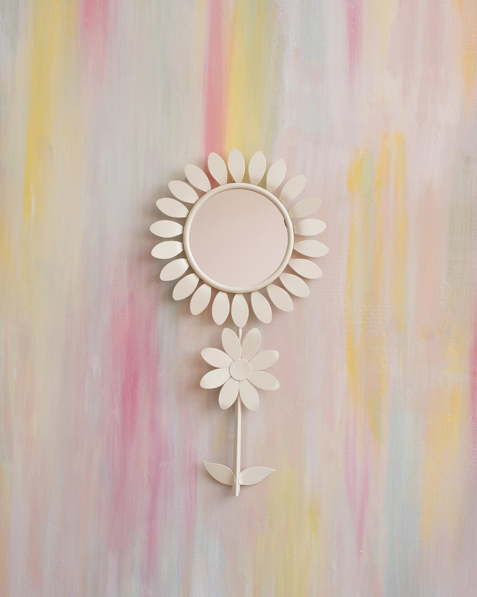 Ancien miroir Fleur en métal blanc crème