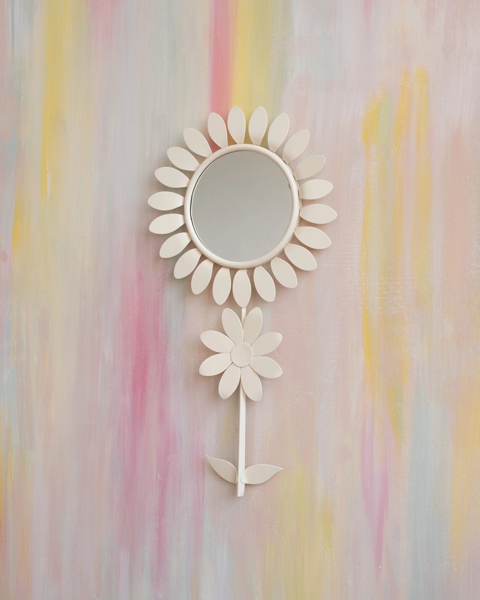 Ancien miroir Fleur en métal blanc crème