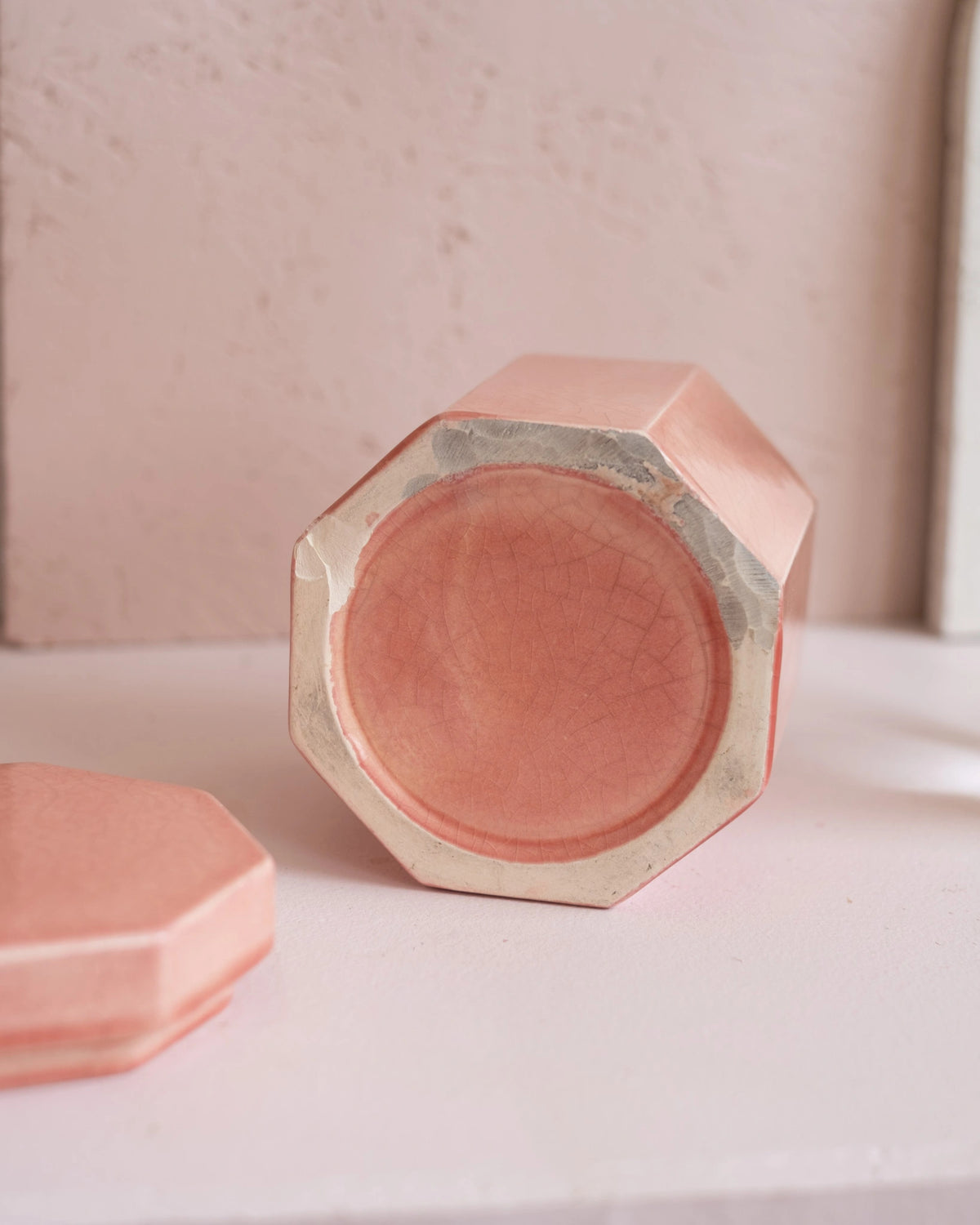 Ancien coffret en faïence craquelée rose de Charolles