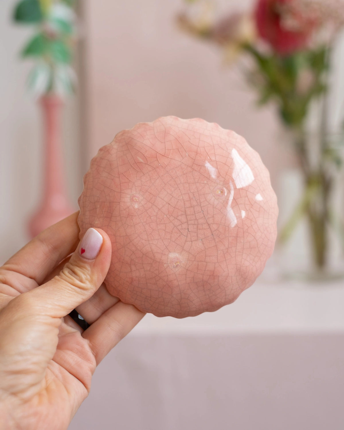 Deux coupelles en faïence rose de Charolles