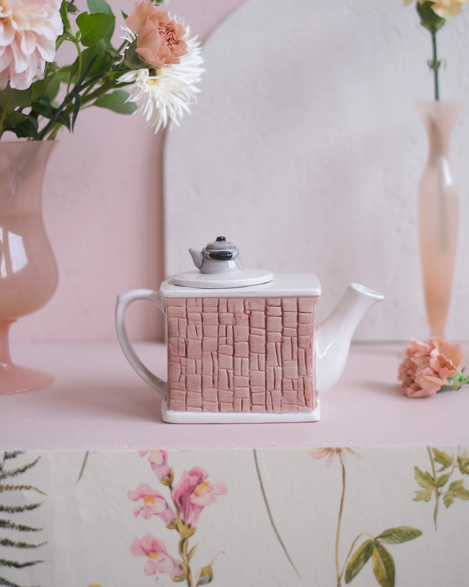 Ancienne théière en porcelaine anglaise - Cuisinière