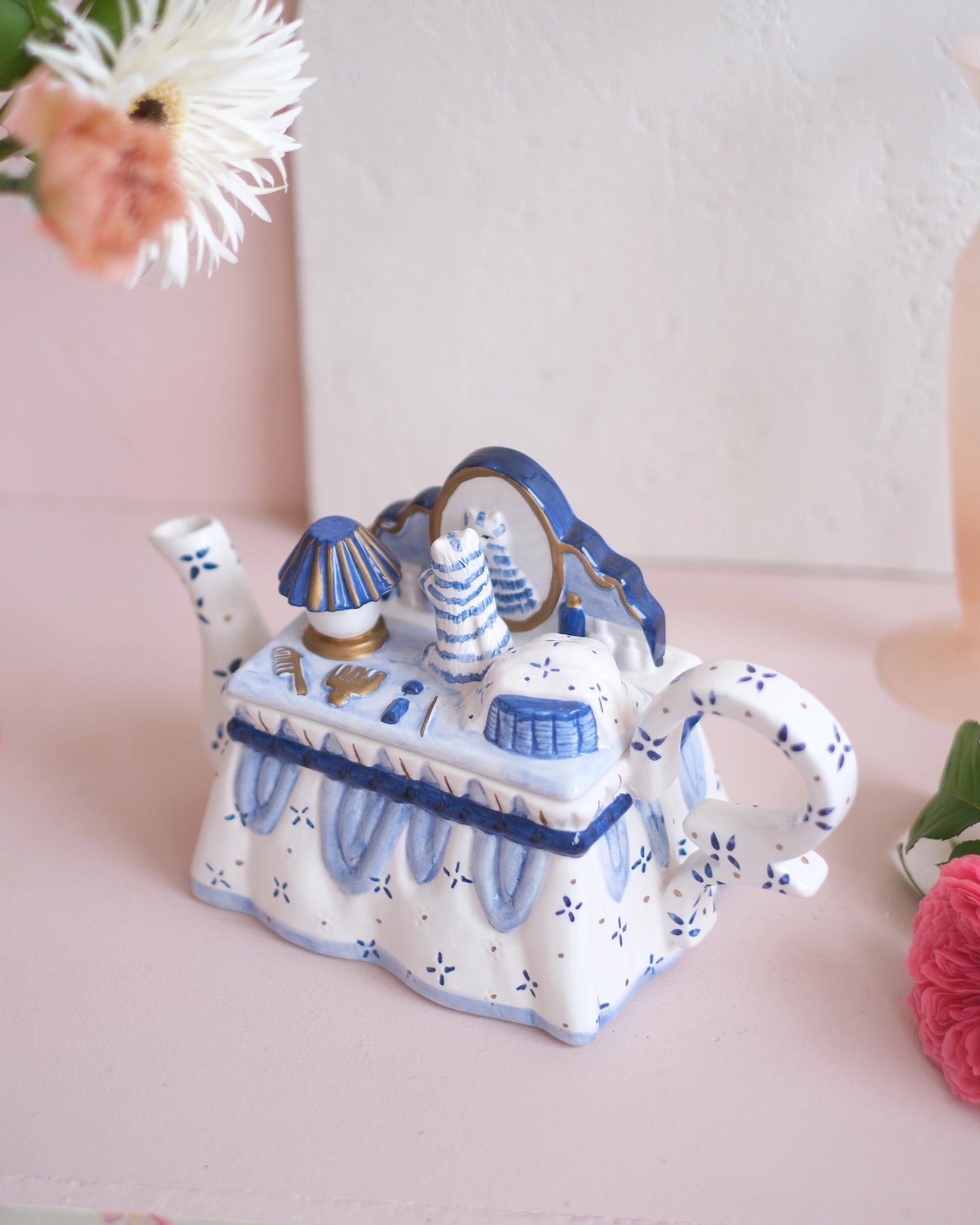 Ancienne théière en porcelaine anglaise - Coiffeuse