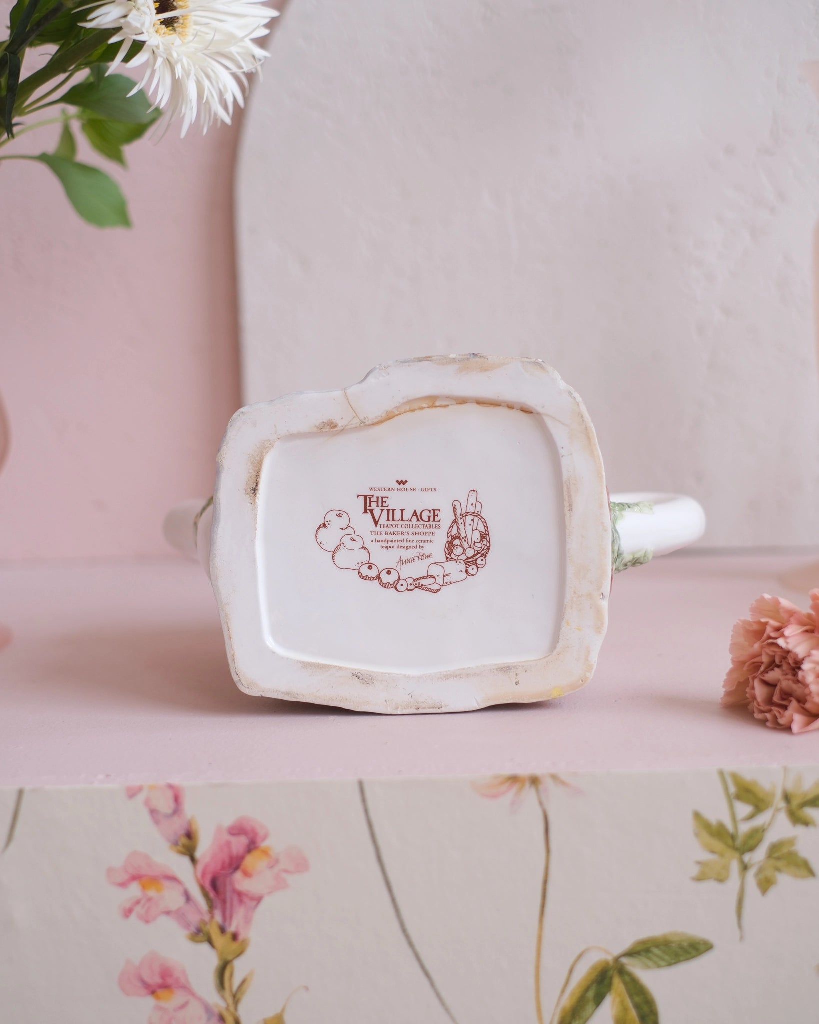 Ancienne théière en porcelaine anglaise - Boulangerie