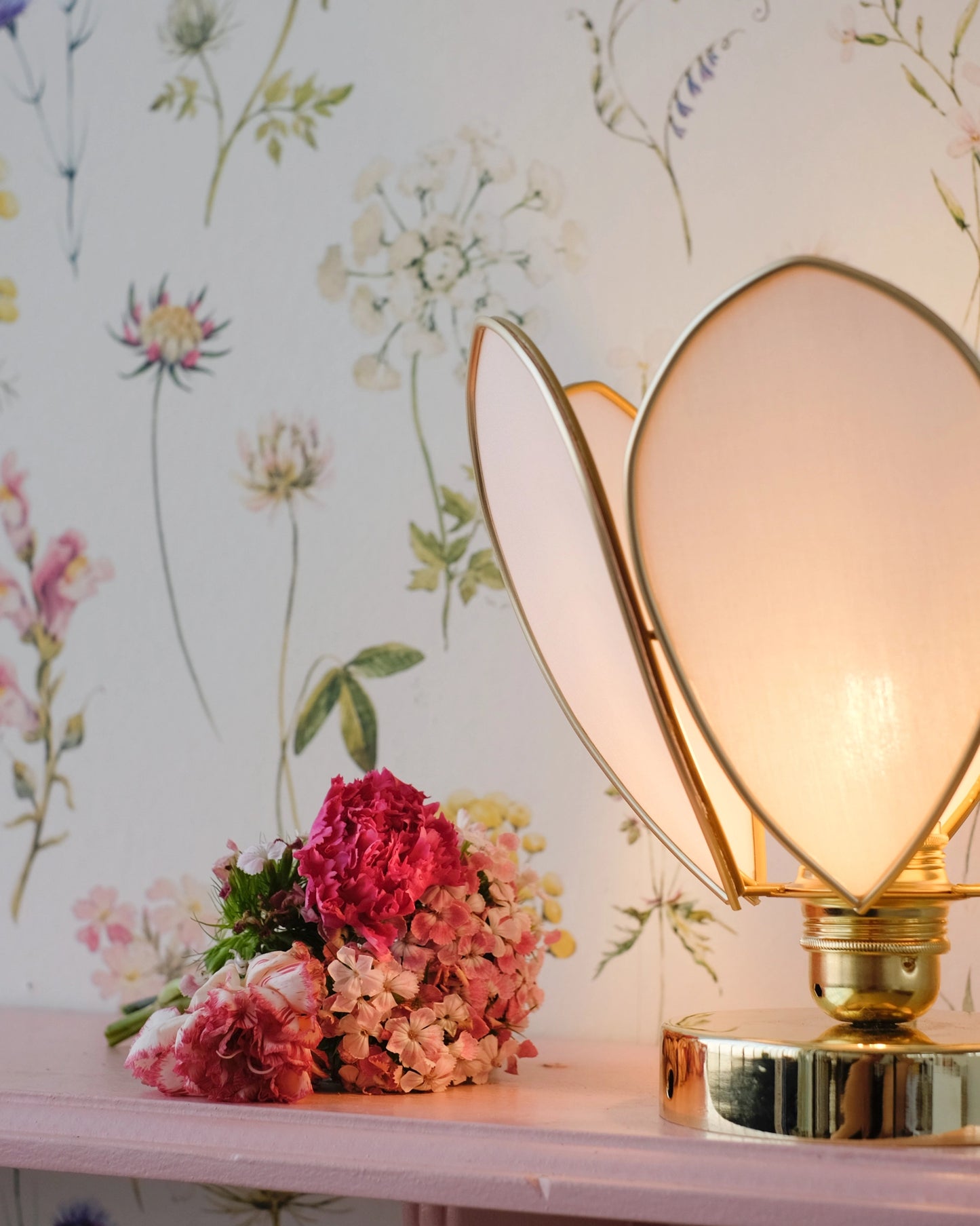 Lampe Fleur à poser - Rose nude et doré