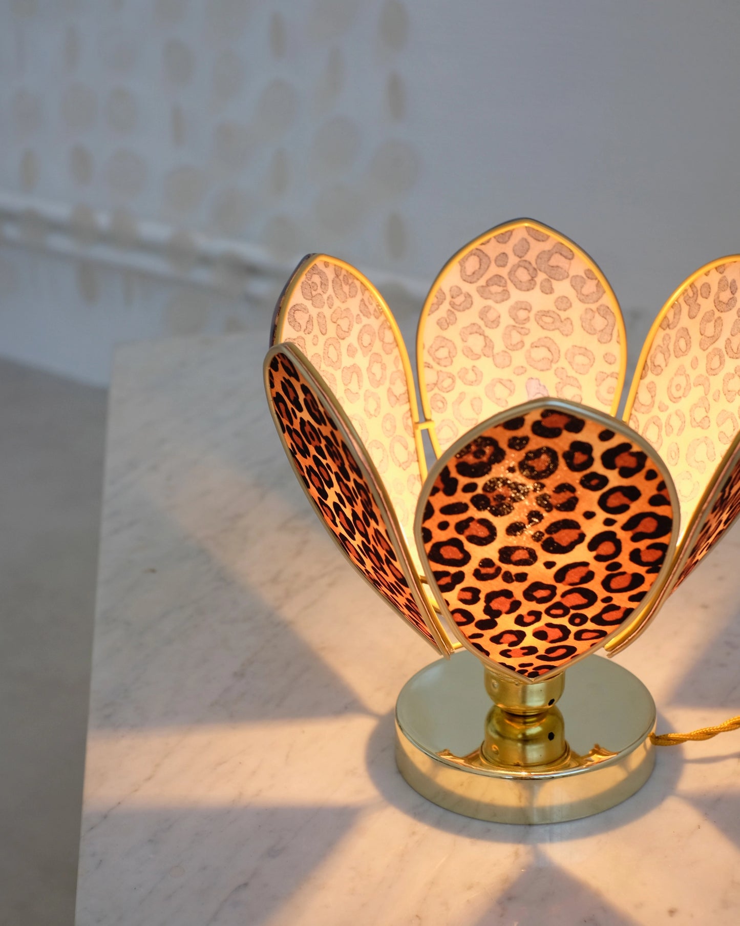 Lampe Fleur à poser - Motif léopard