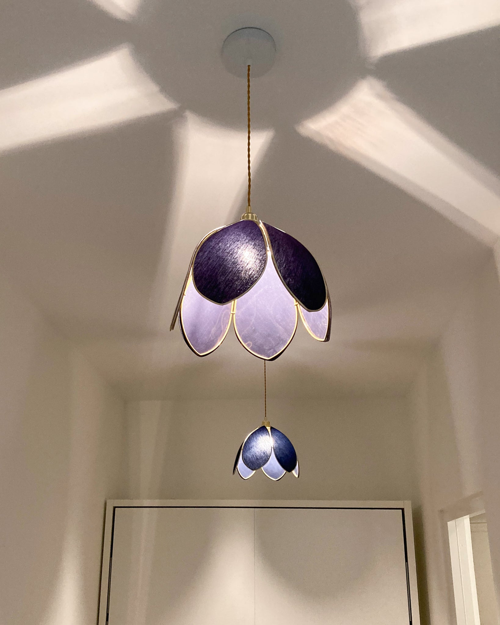 Suspension Fleur simple - Bleu nuit et doré
