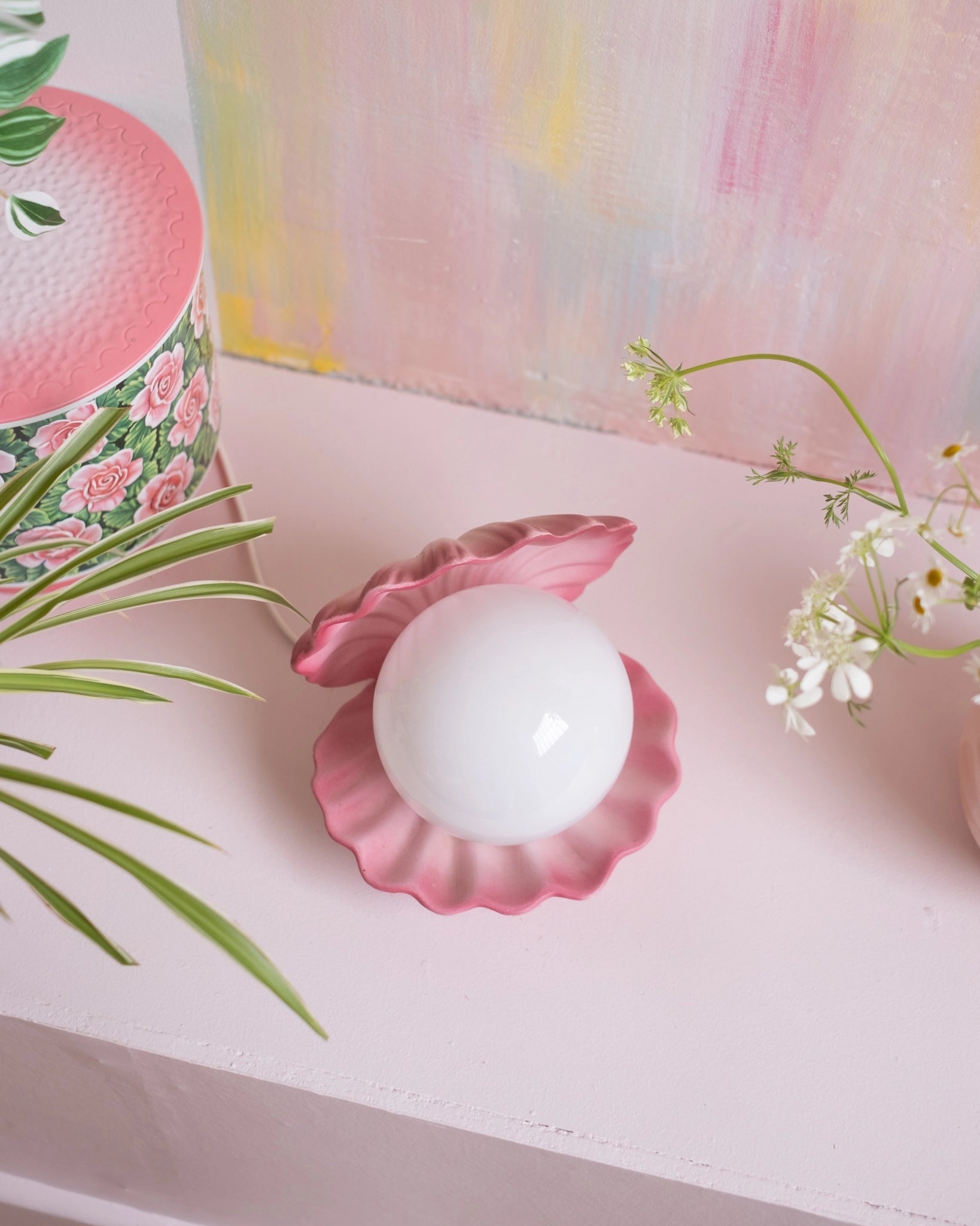 Ancienne lampe coquillage en céramique rose et opaline - Silly & Billy