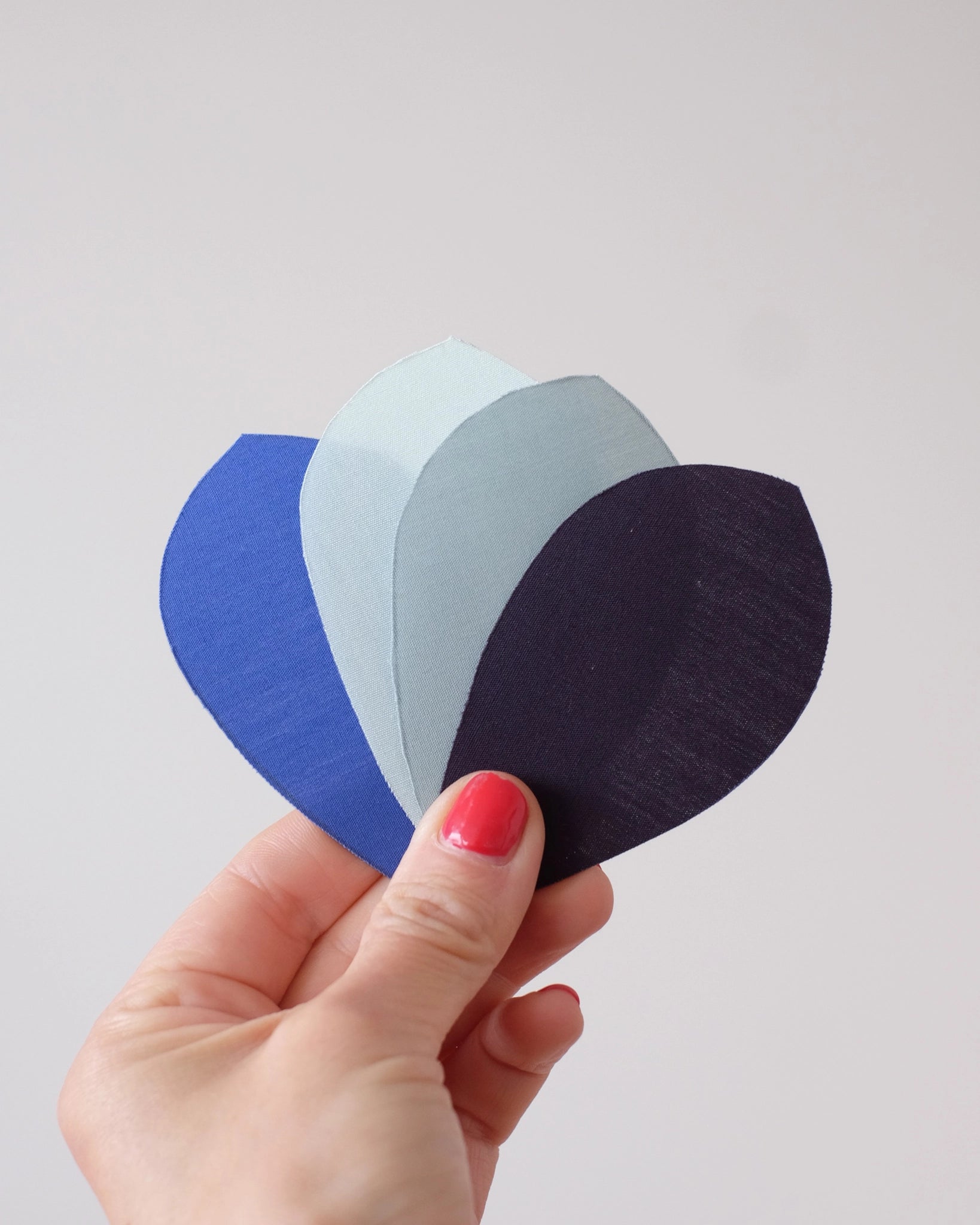 Échantillons de tissus pour nos luminaires fleurs - Silly & Billy