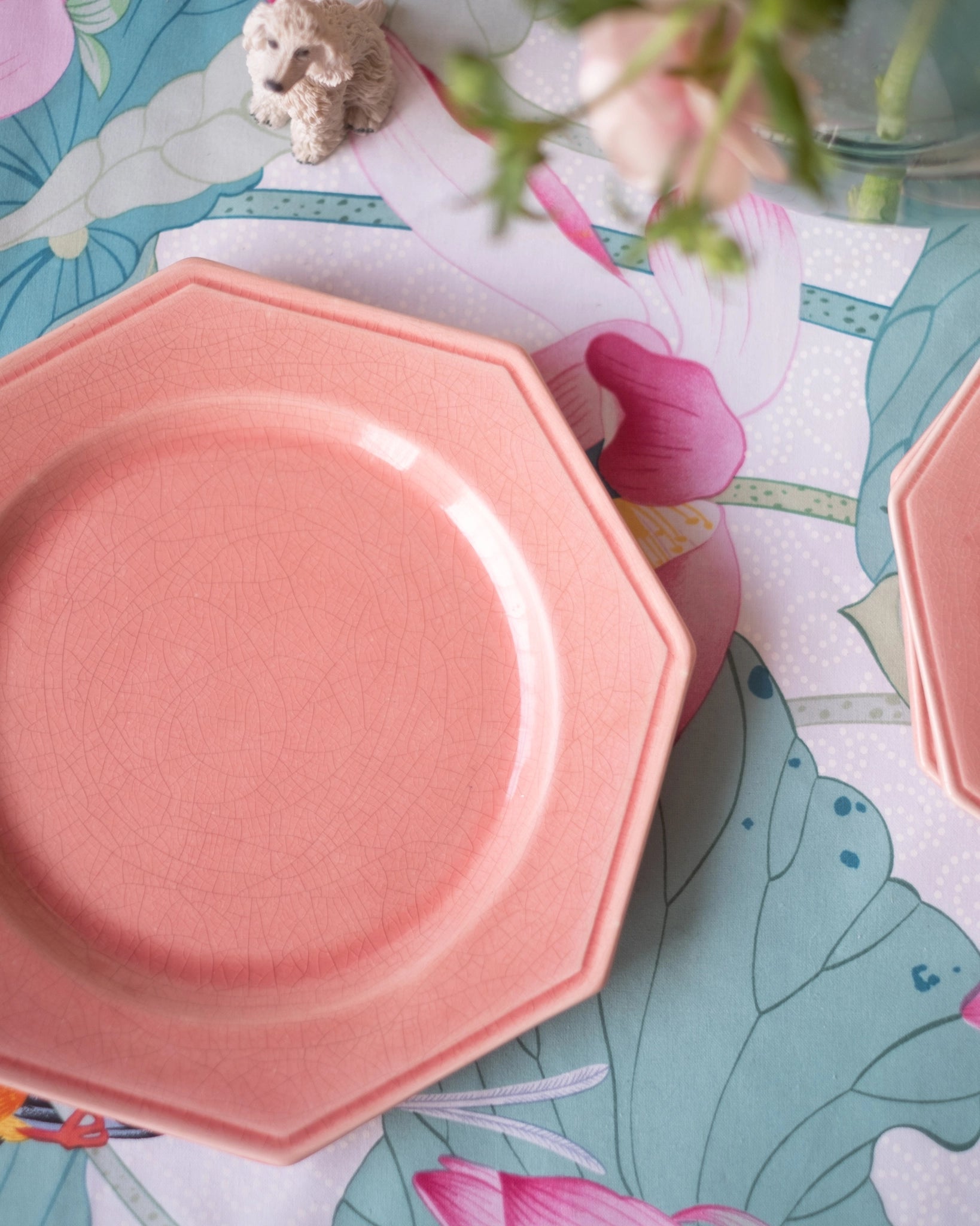 Grande assiette en faïence craquelée rose de Charolles - Silly & Billy