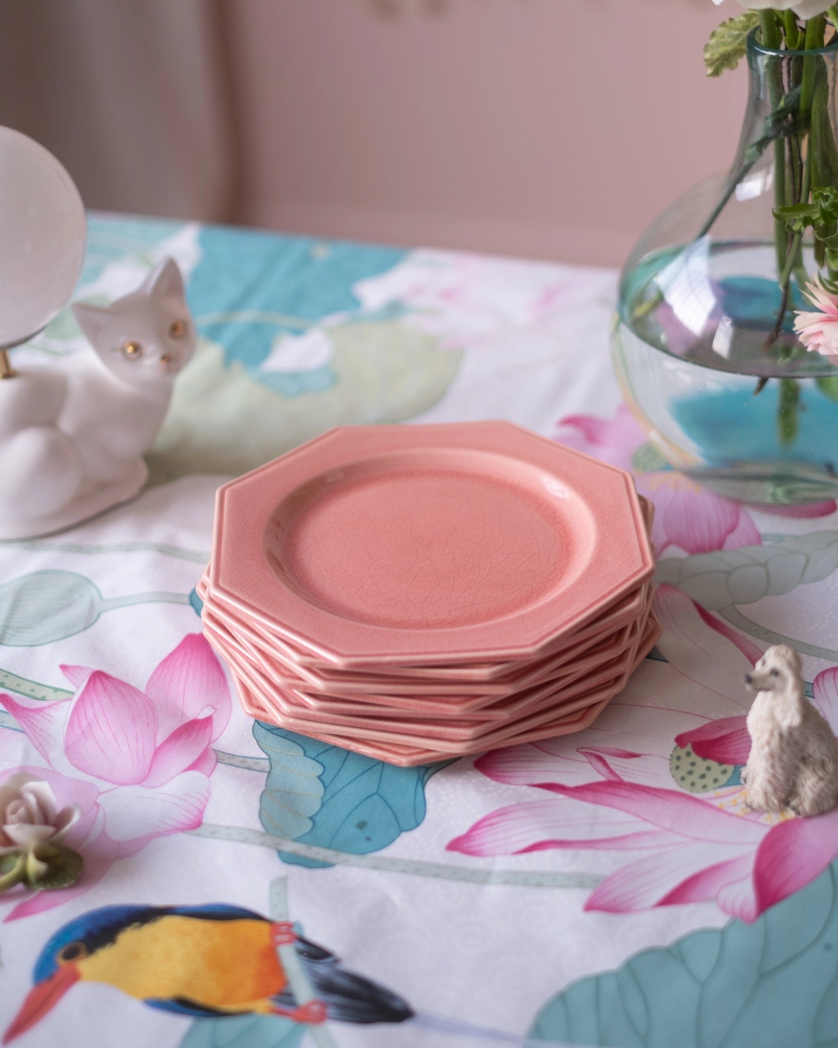 Grande assiette en faïence craquelée rose de Charolles - Silly & Billy