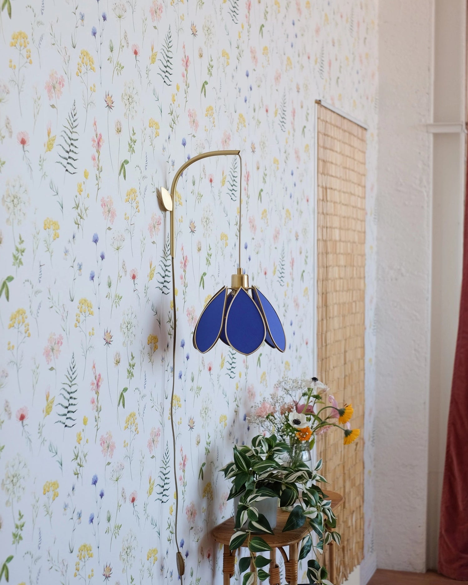 Support mural et baladeuse Fleur - Bleu royal et doré - Silly & Billy