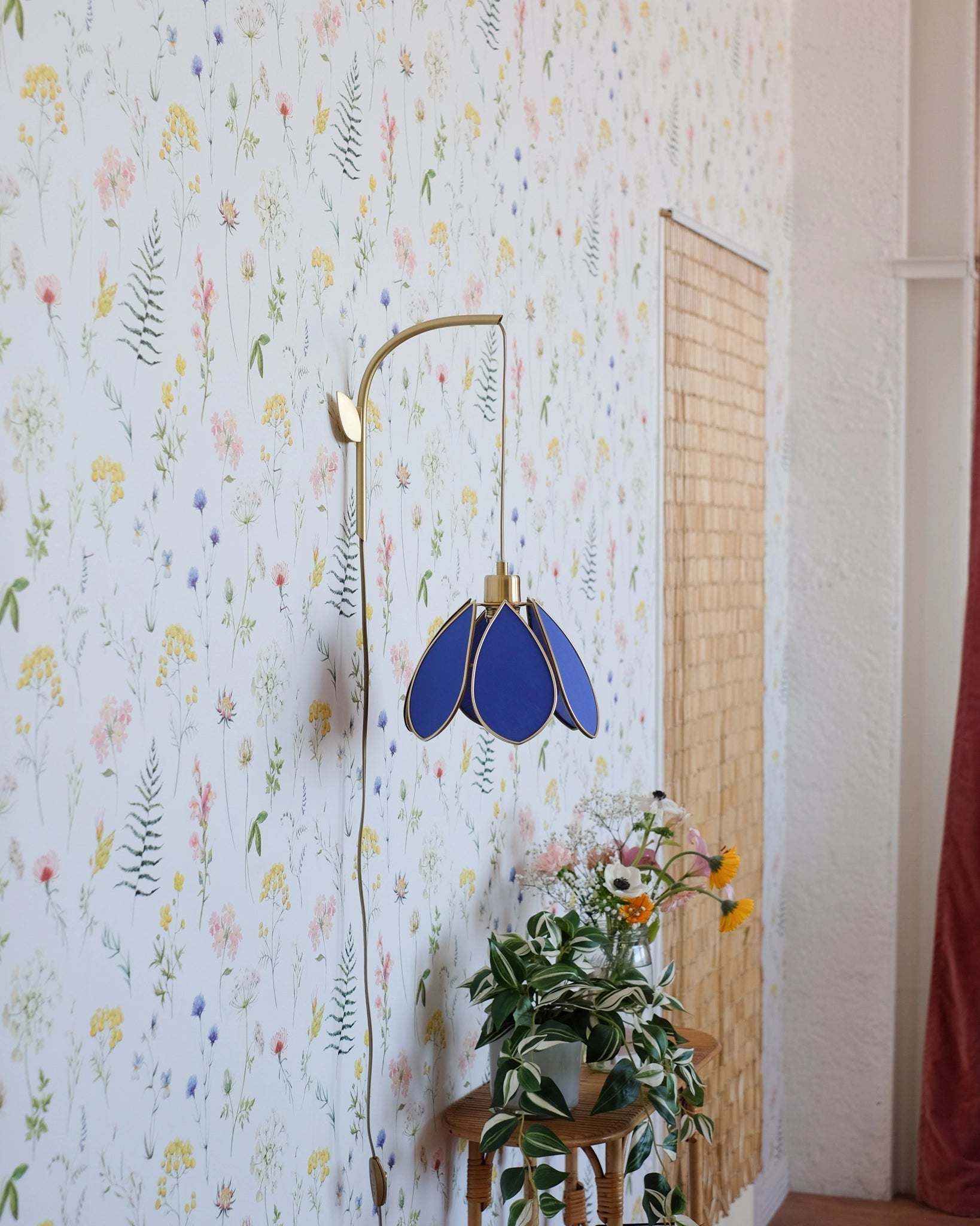 Support mural et baladeuse Fleur - Bleu royal et doré - Silly & Billy