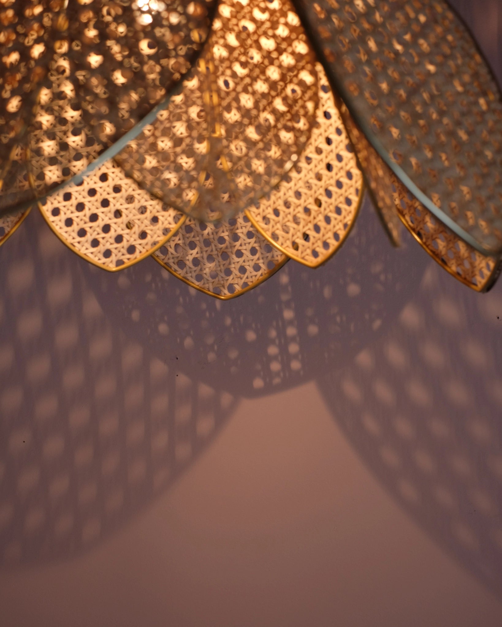 Suspension Fleur double en cannage - Silly & Billy