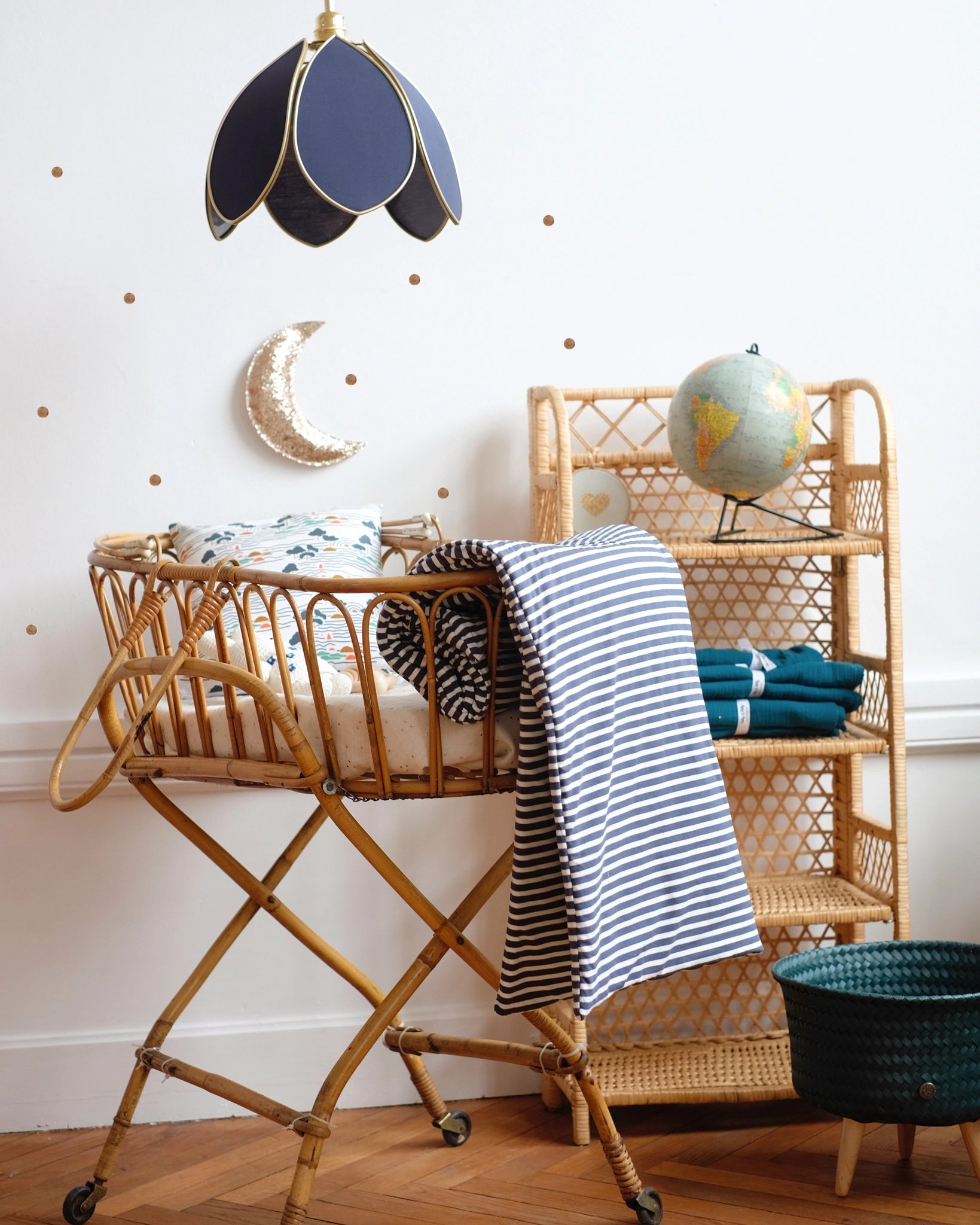 Suspension Fleur simple - Bleu nuit et doré - Silly & Billy