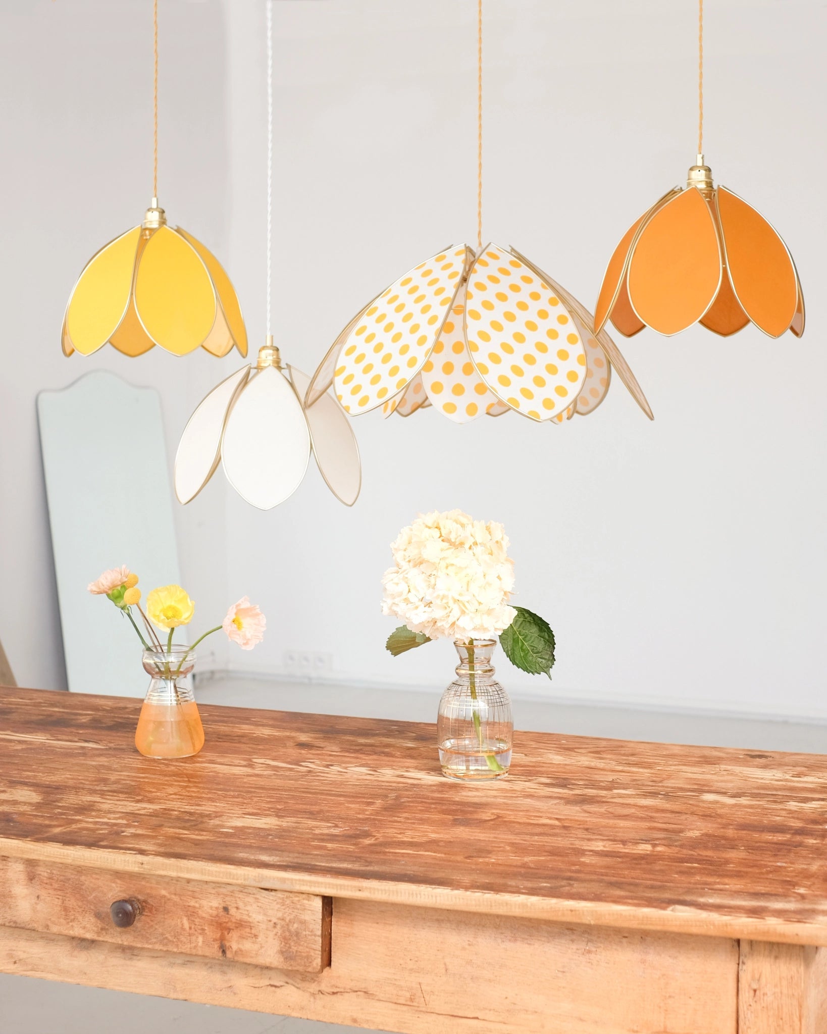 Suspension Fleur simple - Caramel et doré - Silly & Billy