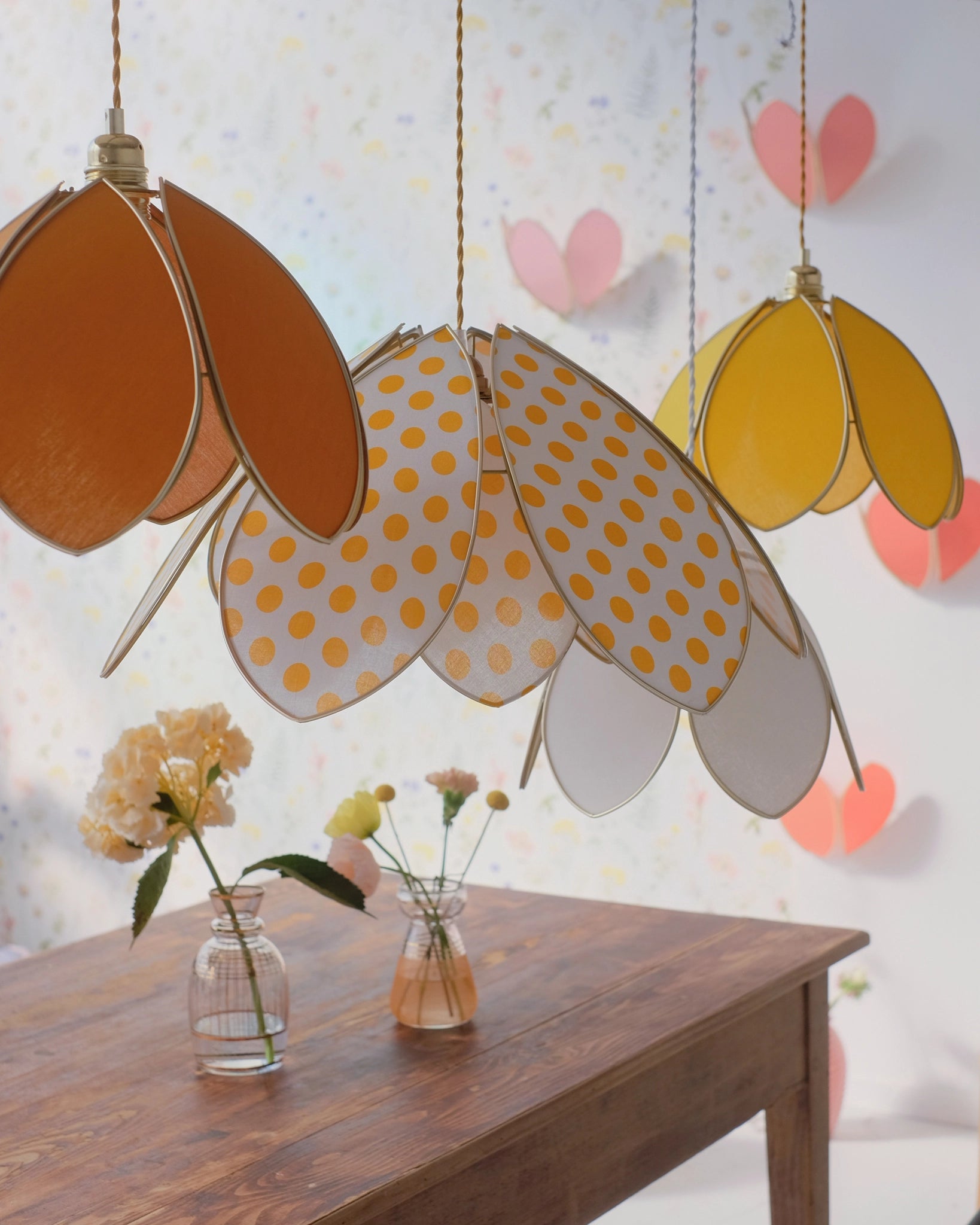 Suspension Fleur simple - Caramel et doré - Silly & Billy