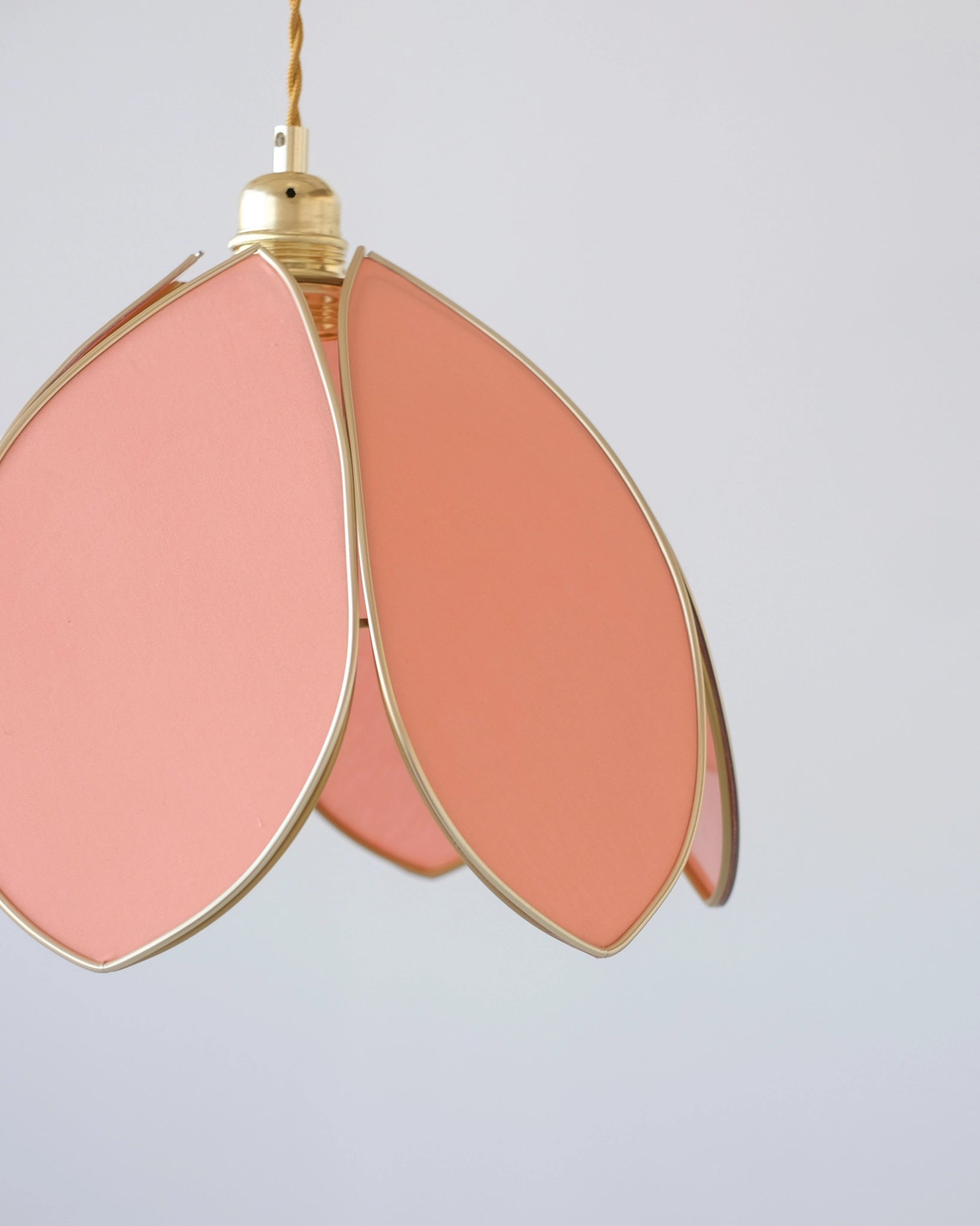 Suspension Fleur simple - Corail et doré - Silly & Billy