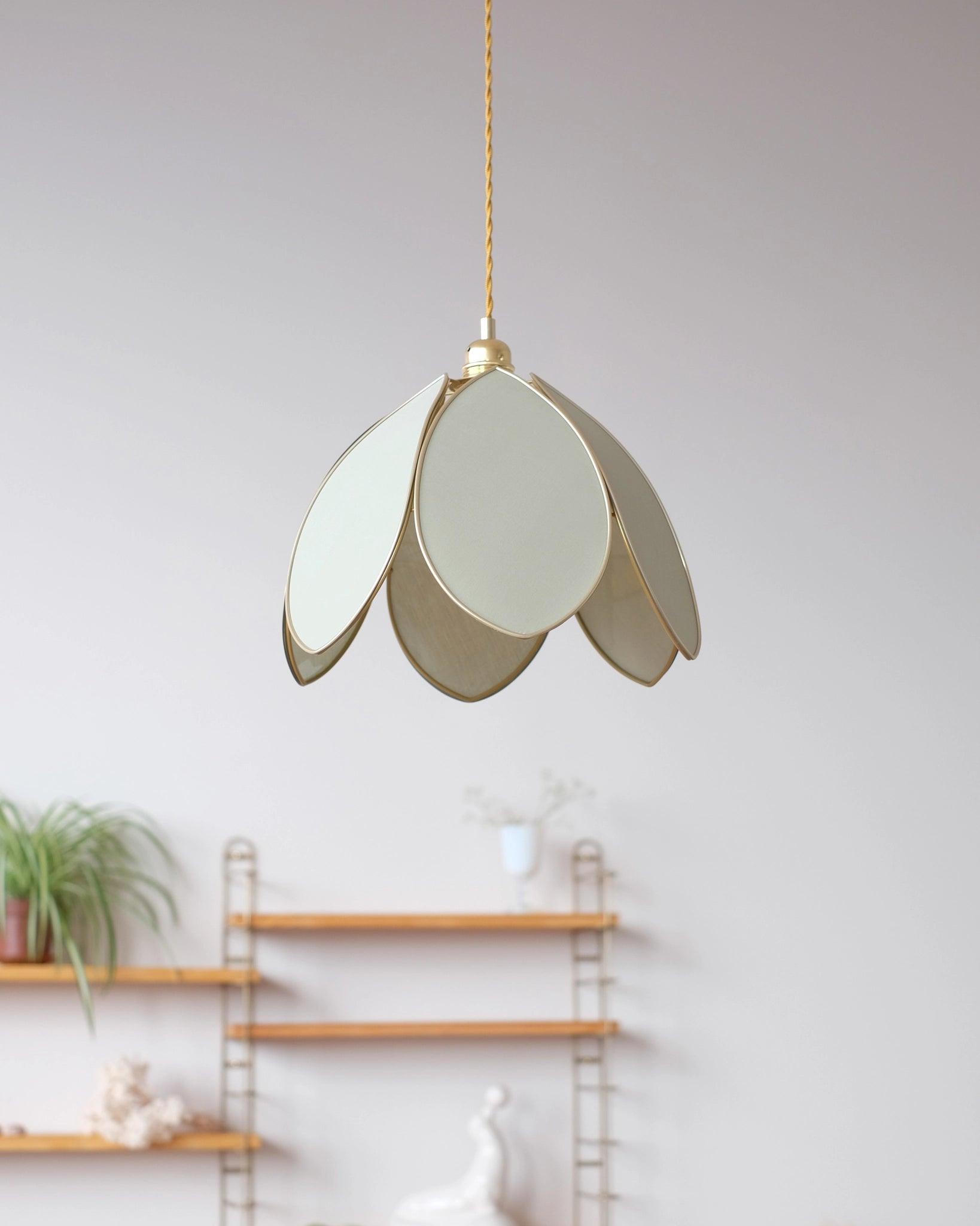 Suspension Fleur simple - Eucalyptus et doré - Silly & Billy