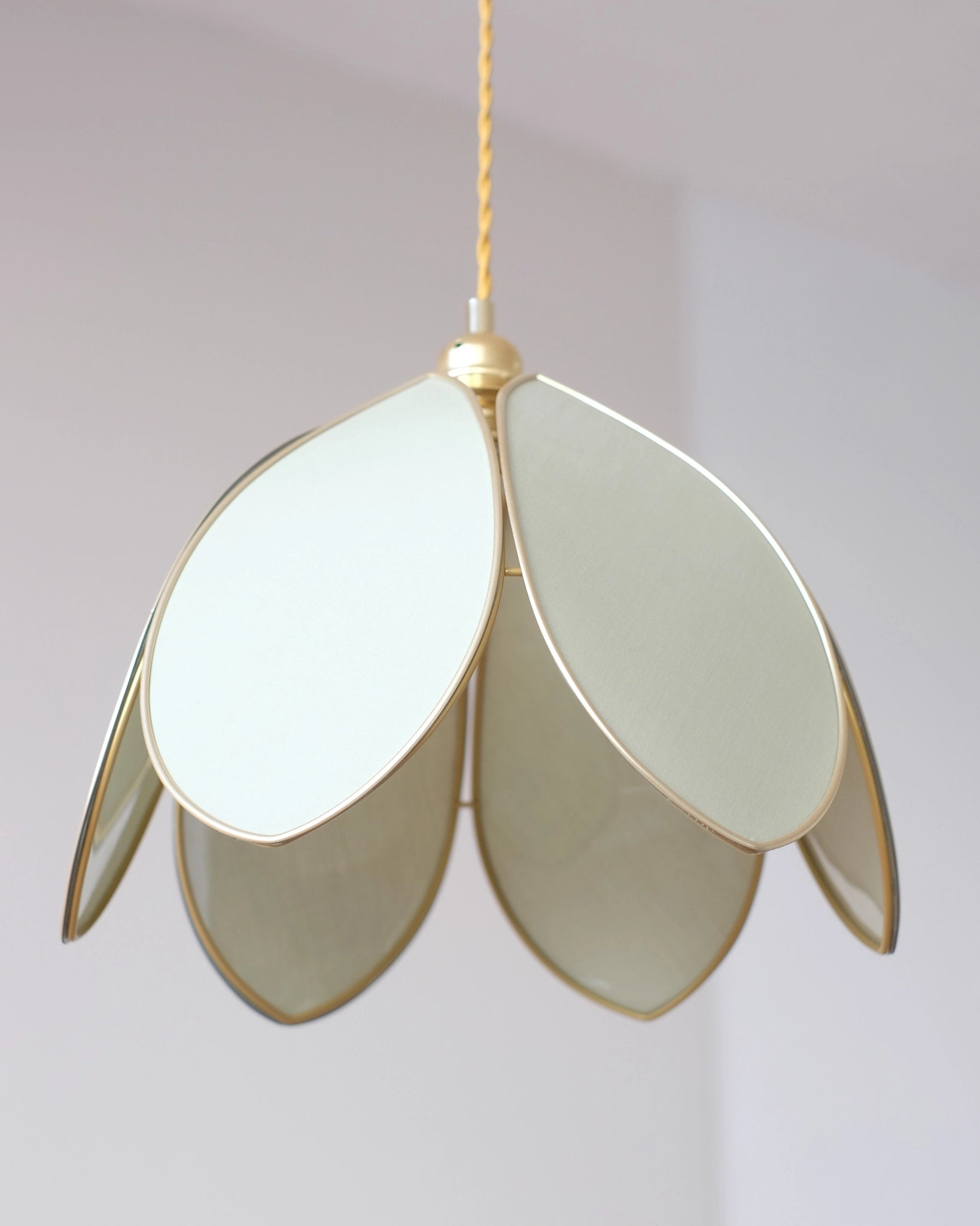 Suspension Fleur simple - Eucalyptus et doré - Silly & Billy