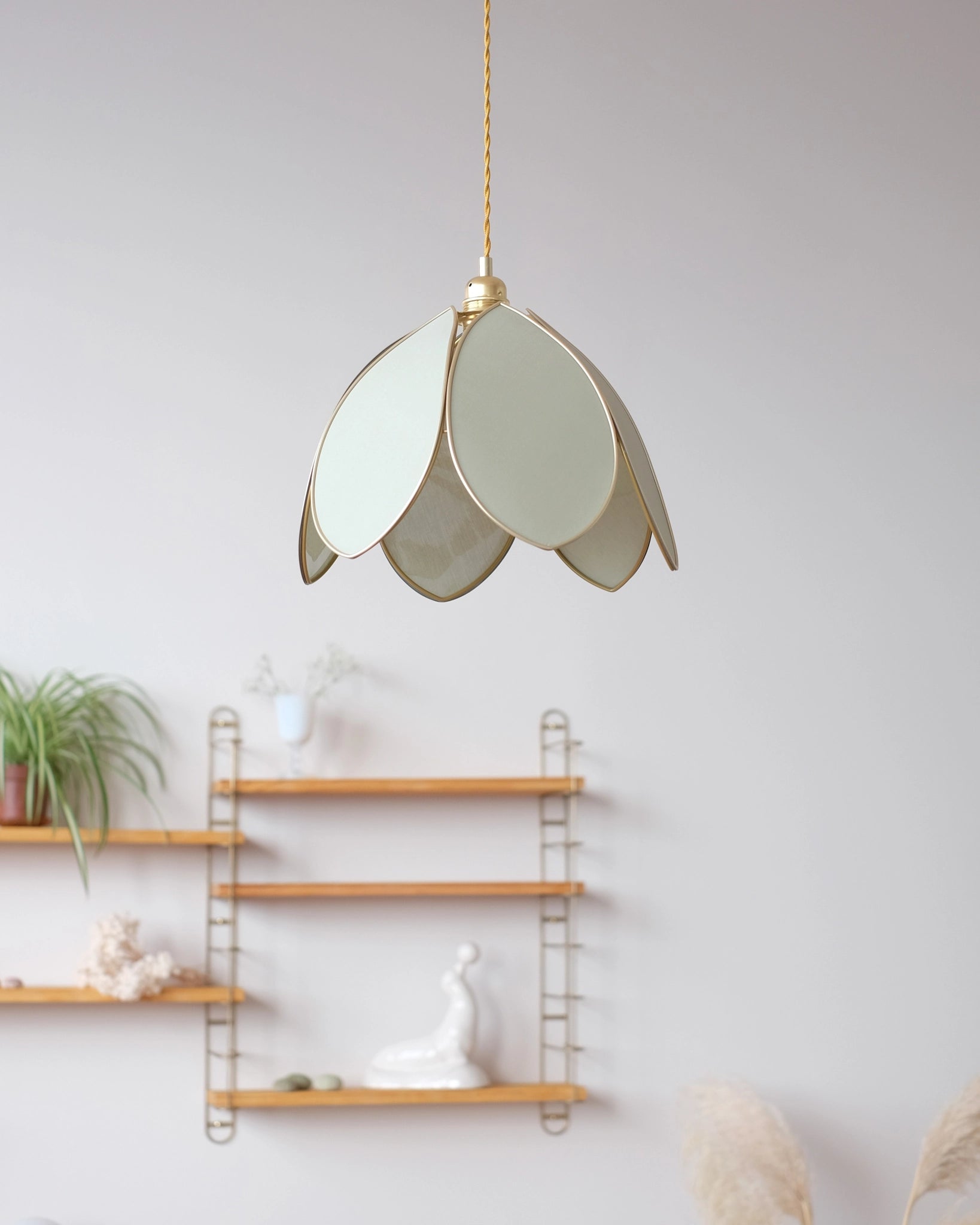 Suspension Fleur simple - Eucalyptus et doré - Silly & Billy