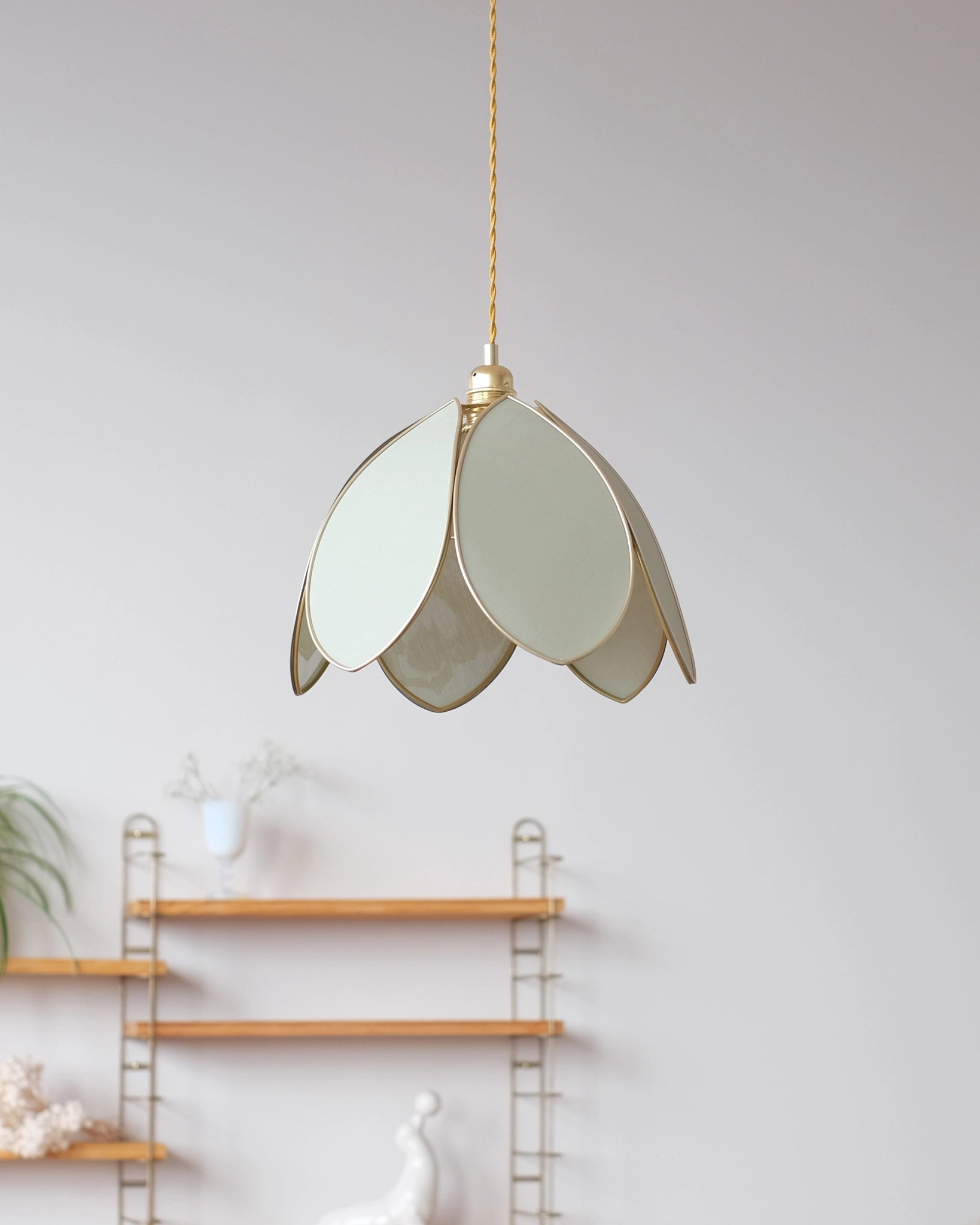 Suspension Fleur simple - Eucalyptus et doré - Silly & Billy