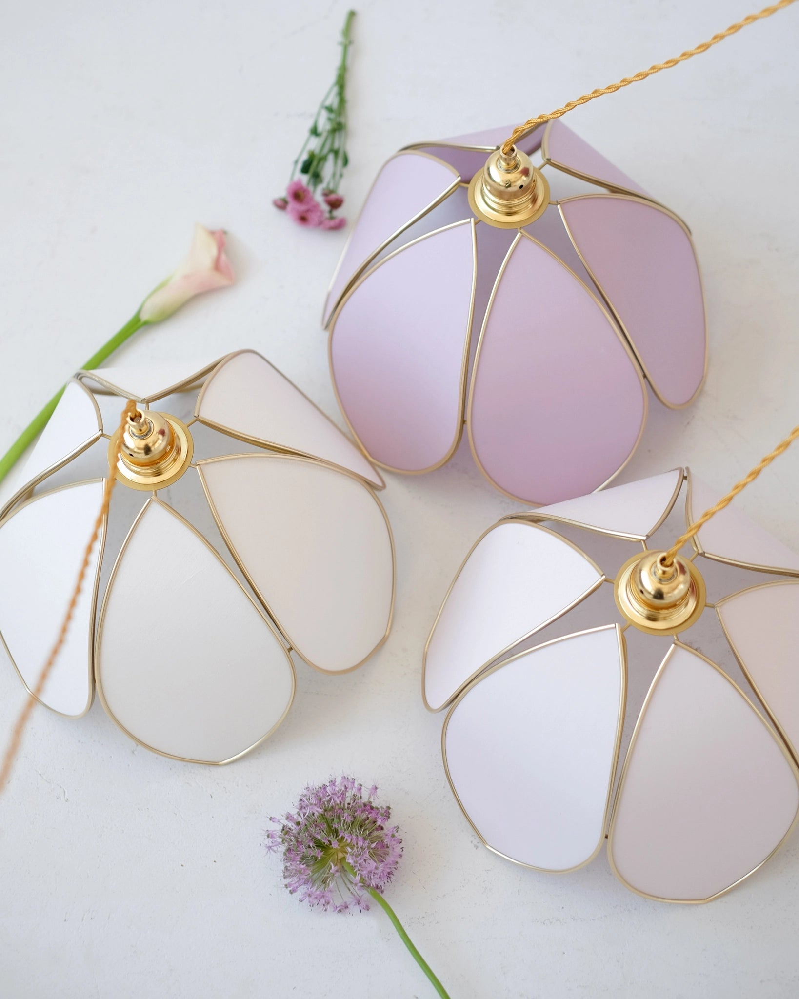 Suspension Fleur simple - Lilas et doré - Silly & Billy